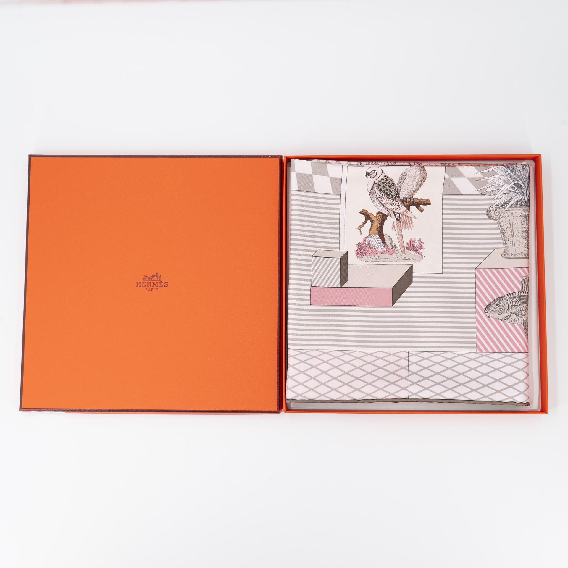 Brand New ( Rank N ) HERMÈS Carre 90 scarf GRAND THEATRE NOUVE Brown Red Silk - 3