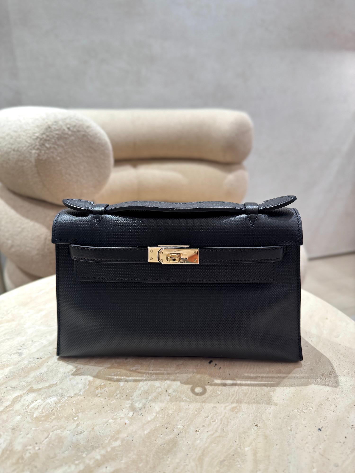 Very Good ( Rank A) HERMÈS Kelly Pochette Noir (89) Grain d`H Swift Permabrass hardware Square Q (2013) - 3