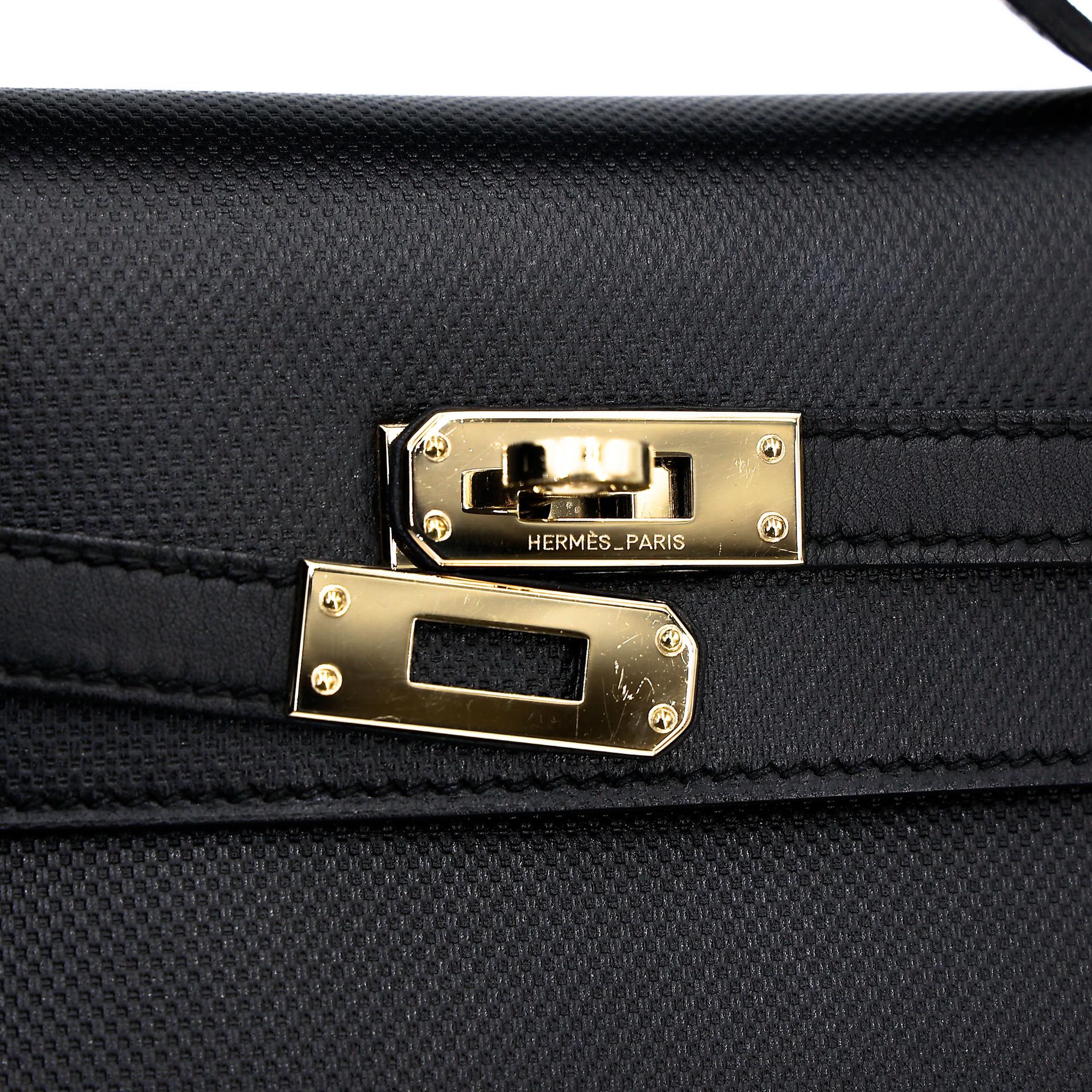 Very Good ( Rank A) HERMÈS Kelly Pochette Noir (89) Grain d`H Swift Permabrass hardware Square Q (2013) - 18
