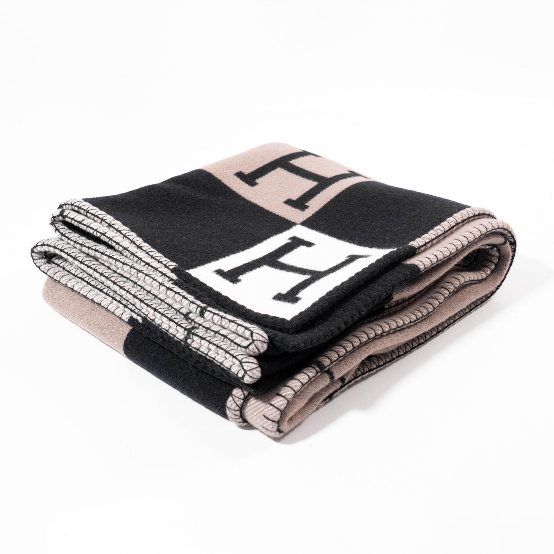 Brand New ( Rank N ) HERMÈS Avalon III sofa throw / blanket Noir (89) Ecru Cashmere Merino Wool - 4