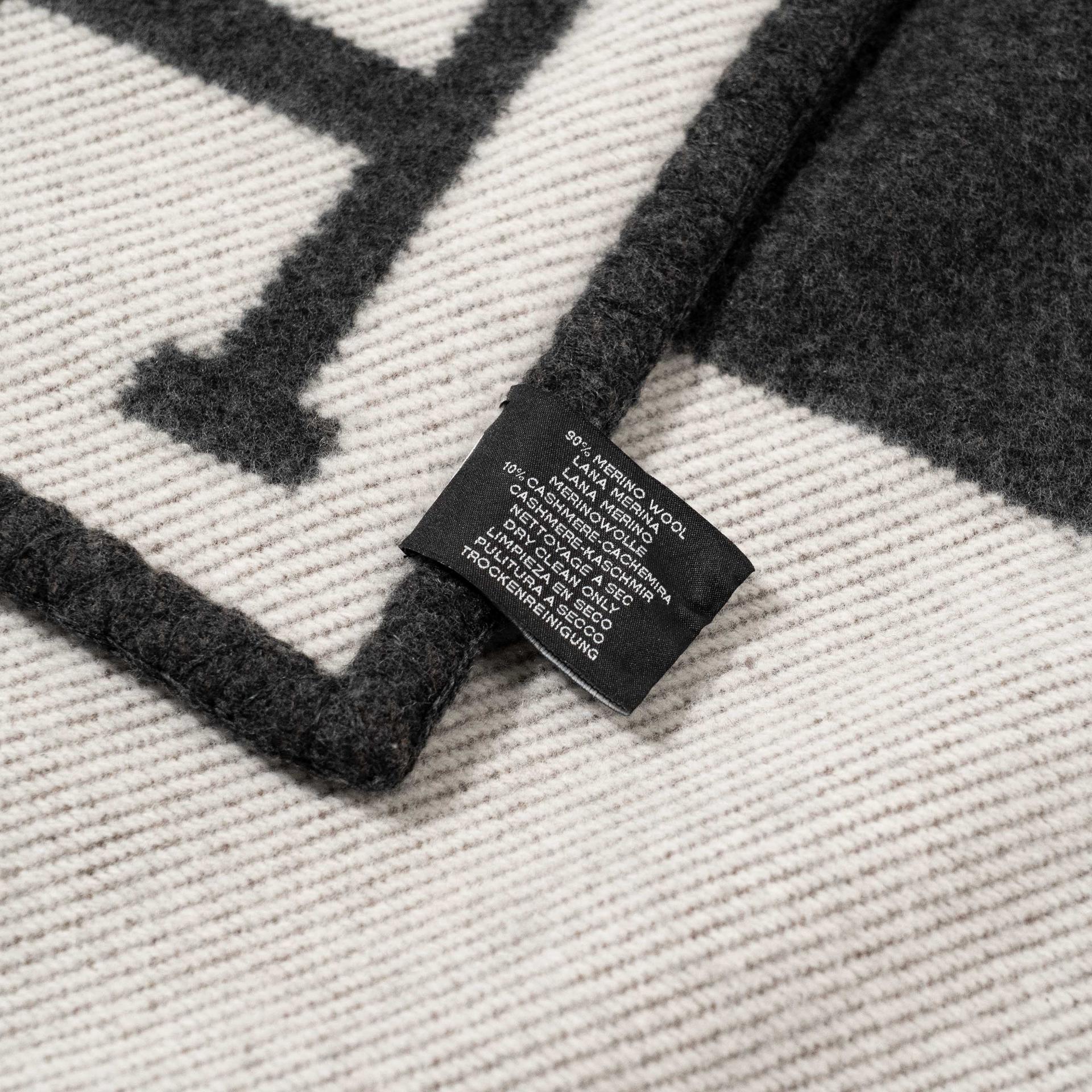 Brand New ( Rank N ) HERMÈS Avalon sofa throw / blanket Gris Fonce (84) Ecru Cashmere Merino Wool - 3