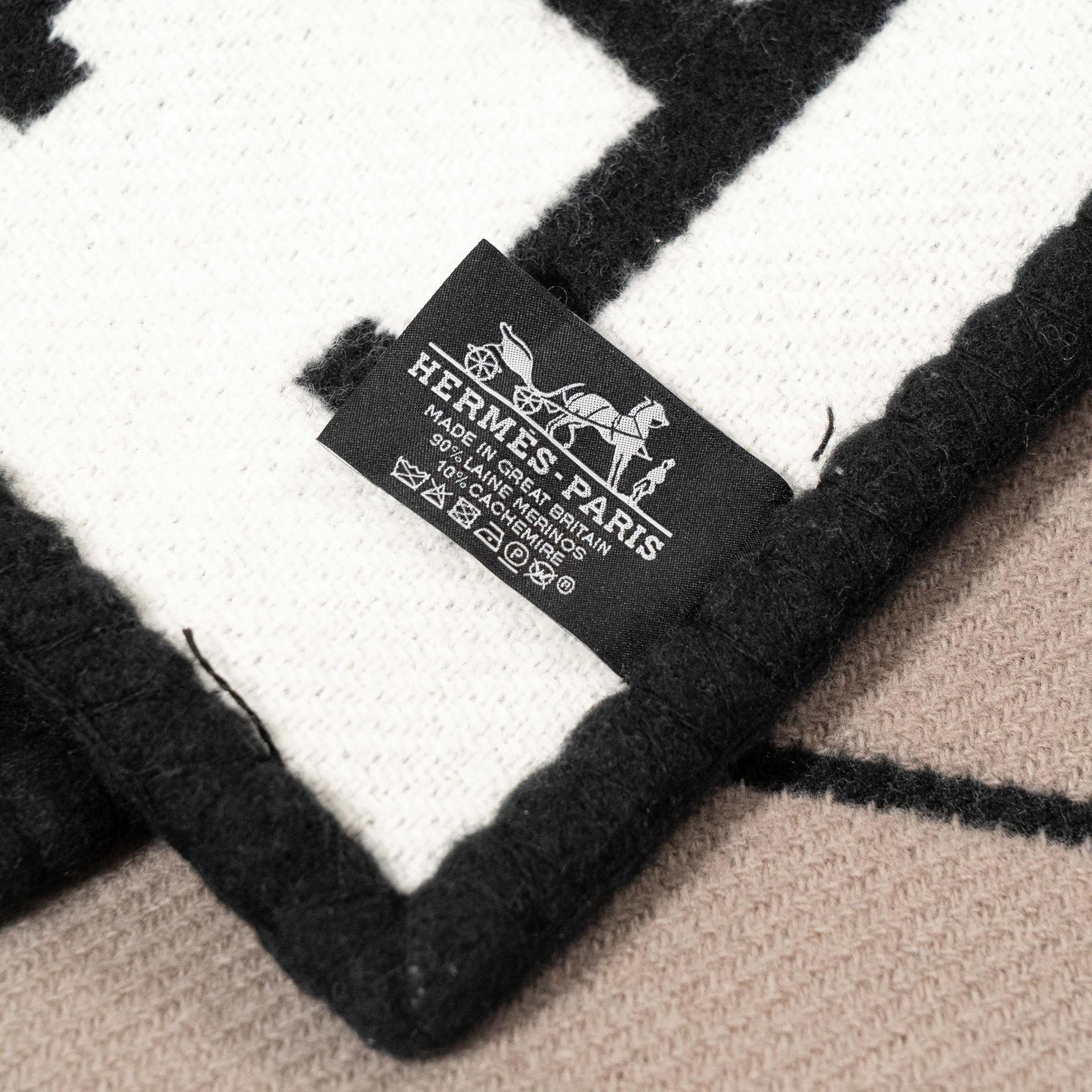 Brand New ( Rank N ) HERMÈS Avalon III sofa throw / blanket Noir (89) Ecru Cashmere Merino Wool - 2