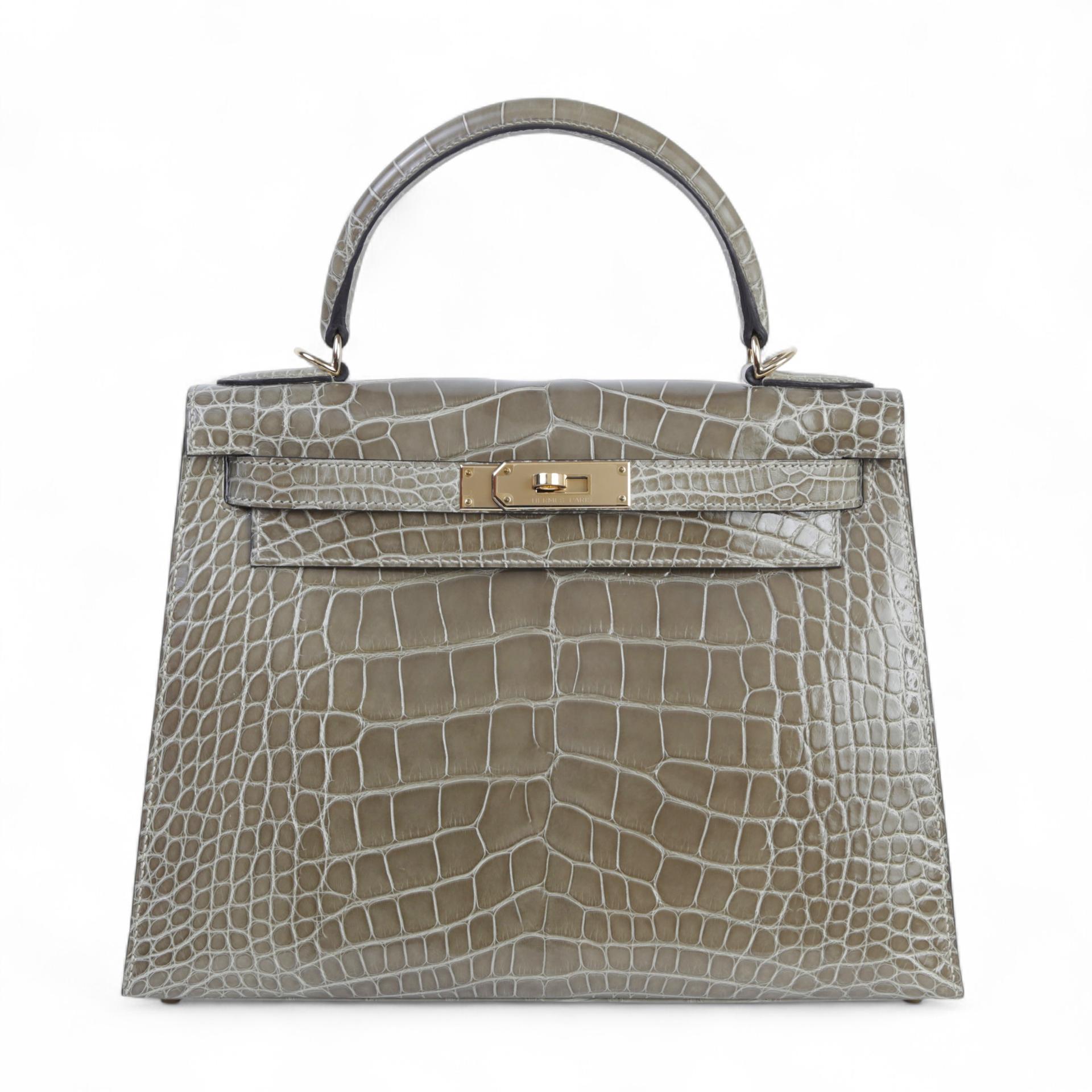 未使用保存品 HERMÈS 愛馬仕 Kelly 28 外縫 81 斑鳩灰 Gris Tourterelle □ 短吻鱷 亮面 香檳金扣 D刻 2019年 - 1