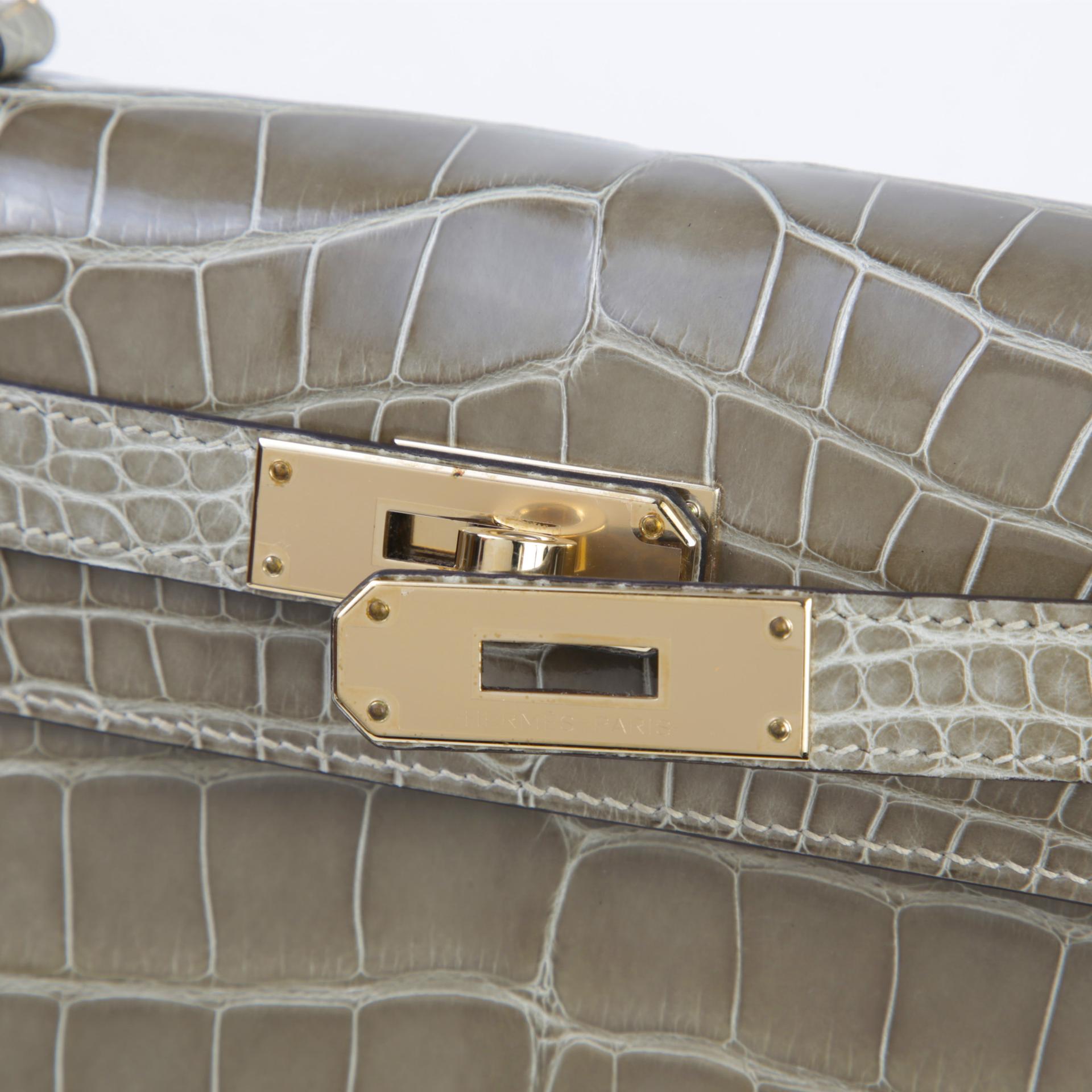 未使用保存品 HERMÈS 愛馬仕 Kelly 28 外縫 81 斑鳩灰 Gris Tourterelle □ 短吻鱷 亮面 香檳金扣 D刻 2019年 - 8
