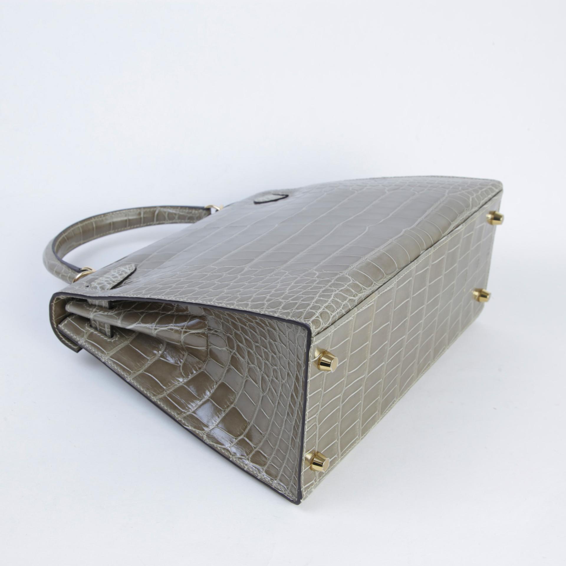 未使用保存品 HERMÈS 愛馬仕 Kelly 28 外縫 81 斑鳩灰 Gris Tourterelle □ 短吻鱷 亮面 香檳金扣 D刻 2019年 - 6