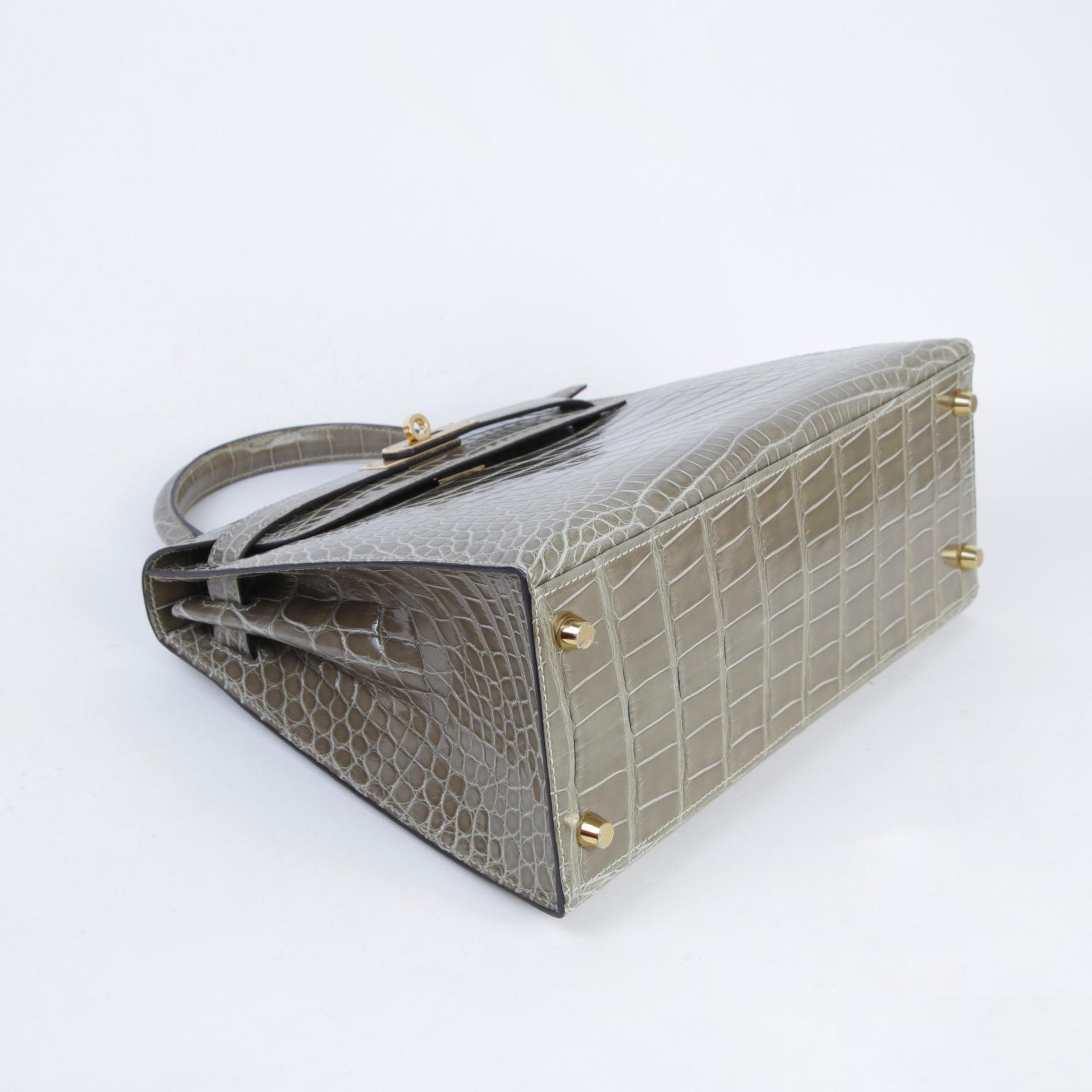 未使用保存品 HERMÈS 愛馬仕 Kelly 28 外縫 81 斑鳩灰 Gris Tourterelle □ 短吻鱷 亮面 香檳金扣 D刻 2019年 - 4