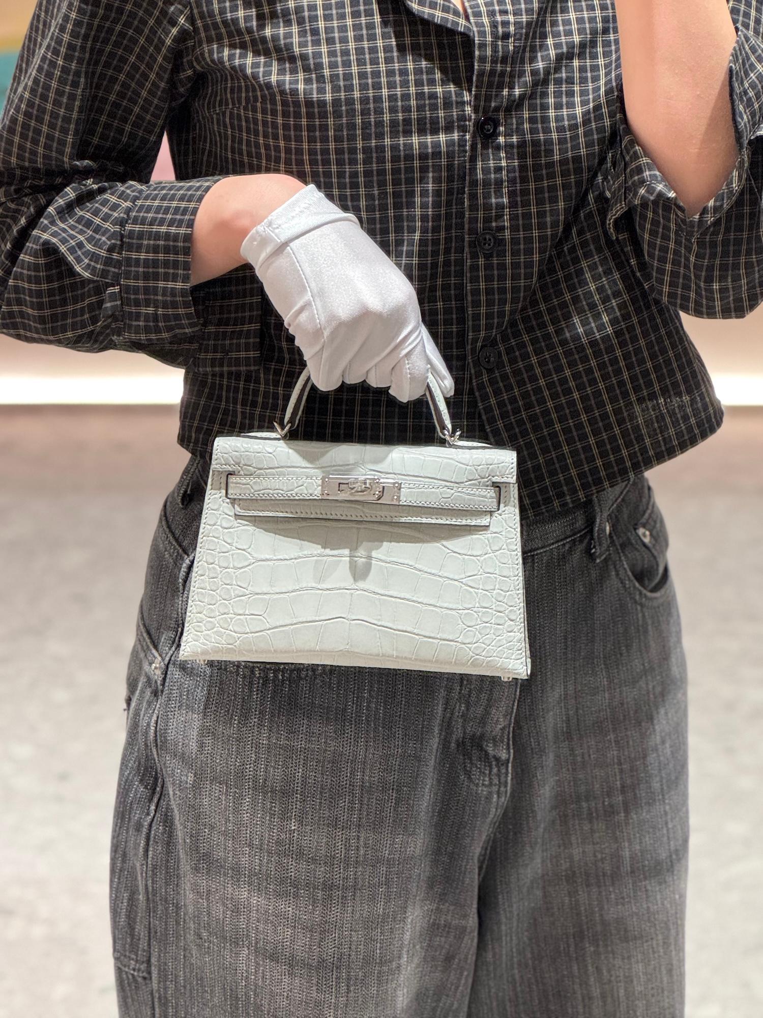 全新 HERMÈS 愛馬仕 Mini Kelly 二代 0W Gris Neve 冰晶灰 □ 短吻鱷 霧面 銀扣 K刻 2025年 - 3