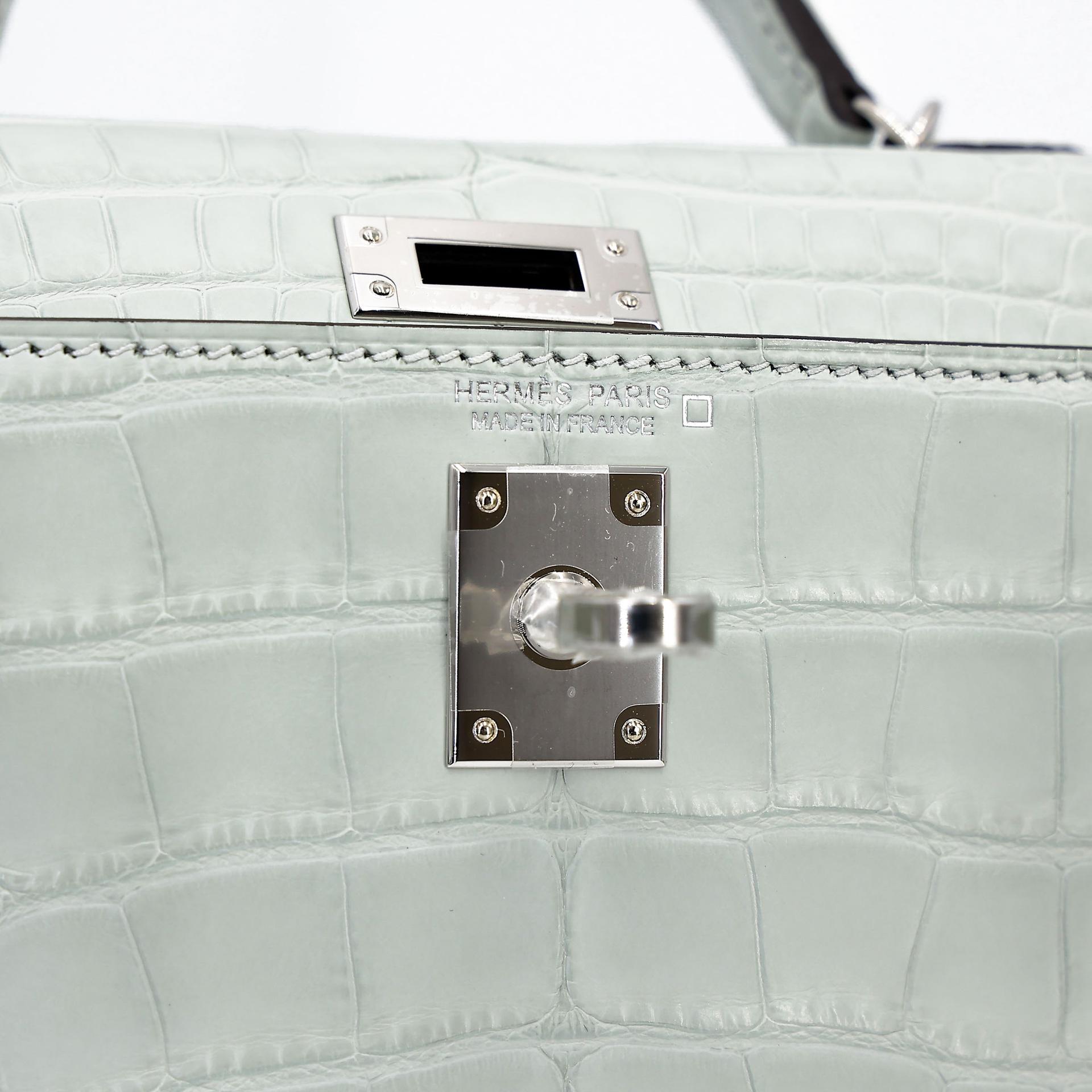 全新 HERMÈS 愛馬仕 Mini Kelly 二代 0W Gris Neve 冰晶灰 □ 短吻鱷 霧面 銀扣 K刻 2025年 - 16