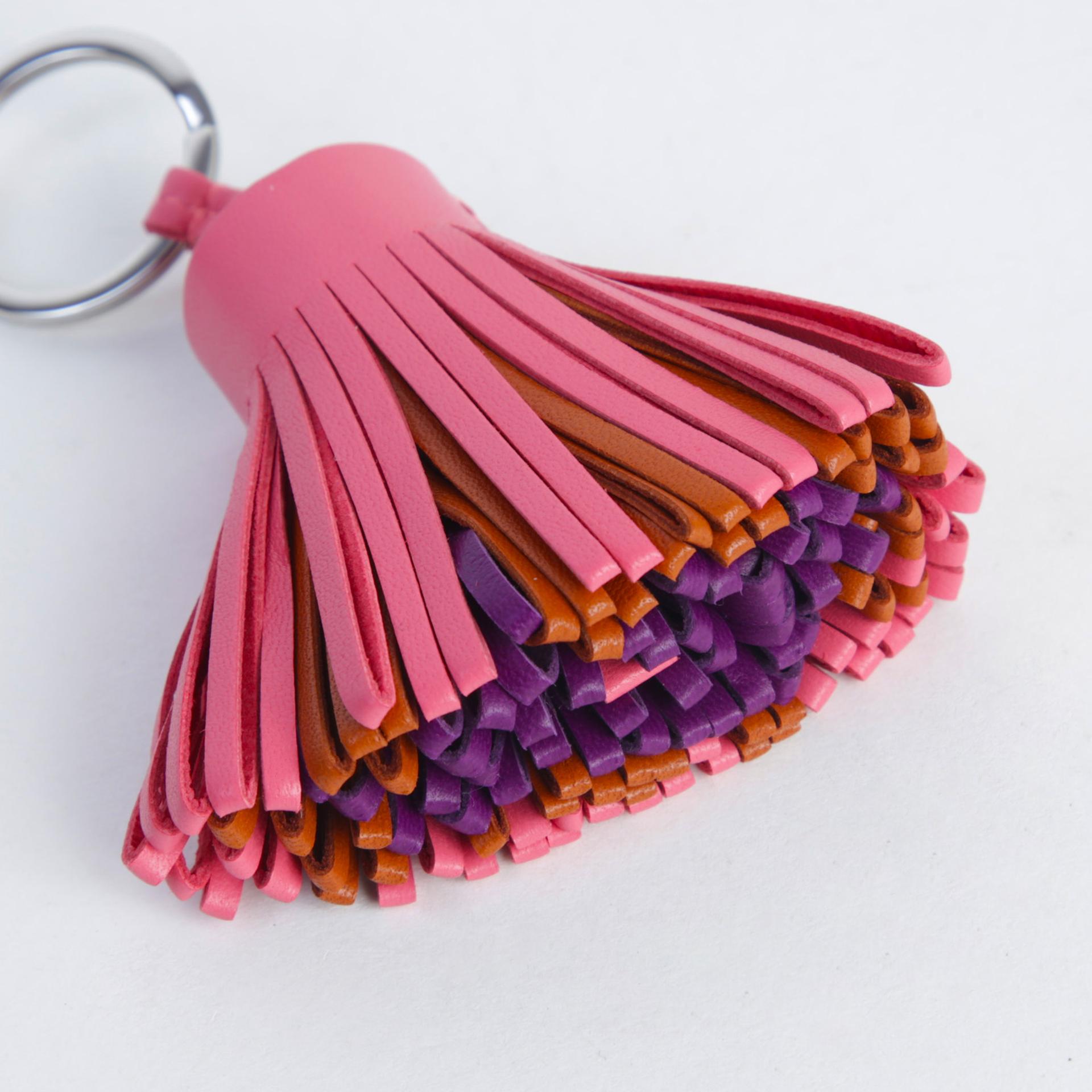 Unused ( Rank NS ) HERMÈS Carmen key ring Rose Azalee (8W) Pain d’Epice (9Y) Purple Agneau Palladium hardware - 3