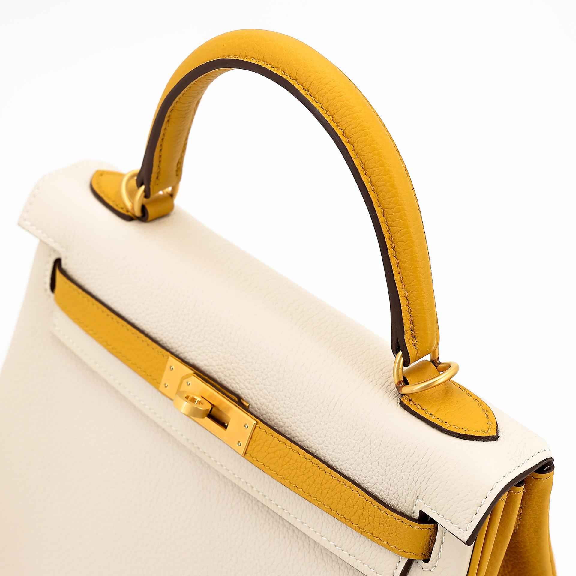Excellent ( Rank SA ) HERMÈS Special Order Kelly 25 HSS Craie (10) Jaune Ambre (9D) Togo Brushed Gold hardware Z (2021) - 5