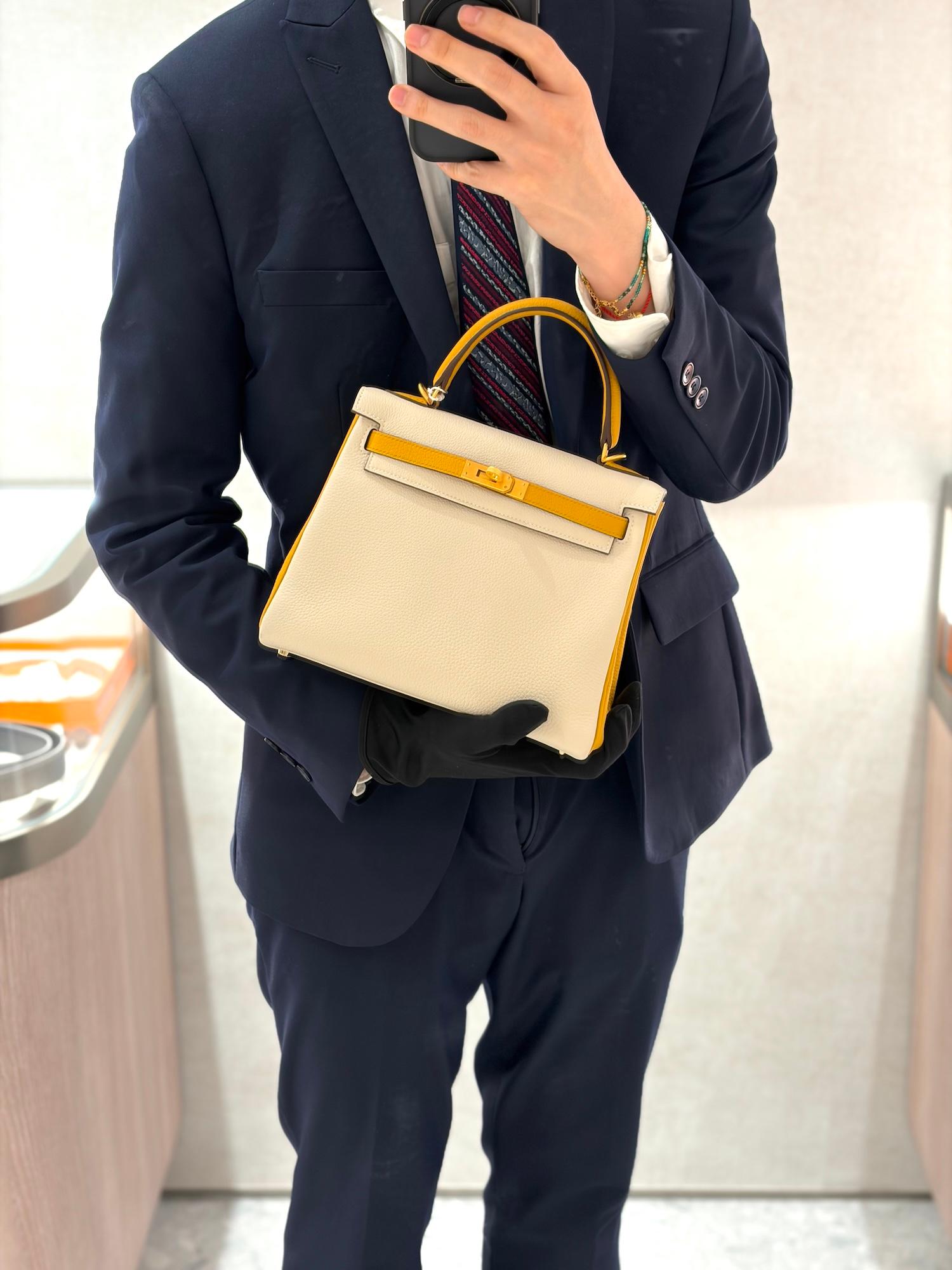 Excellent ( Rank SA ) HERMÈS Special Order Kelly 25 HSS Craie (10) Jaune Ambre (9D) Togo Brushed Gold hardware Z (2021) - 3
