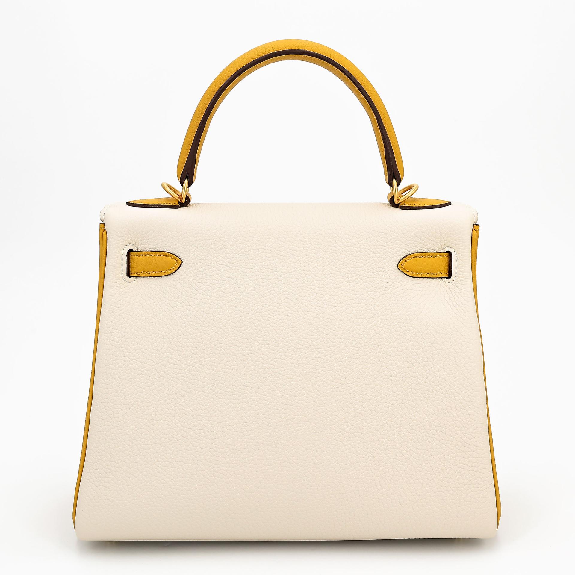 Excellent ( Rank SA ) HERMÈS Special Order Kelly 25 HSS Craie (10) Jaune Ambre (9D) Togo Brushed Gold hardware Z (2021) - 2