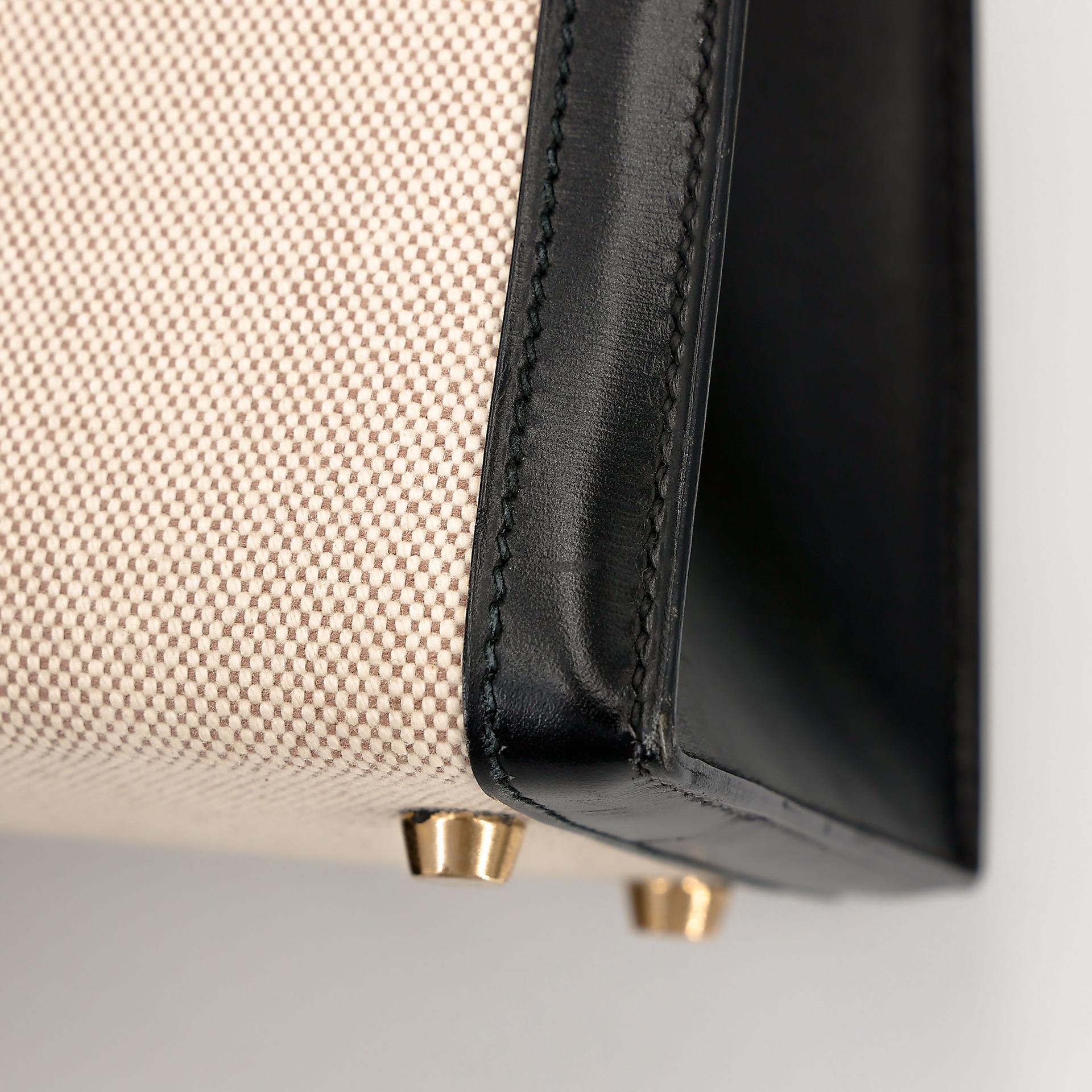 Very Good ( Rank A) HERMÈS Kelly 32 Sellier Noir (89) Toile H canvas Box-calf Gold hardware Circle Y (1995) - 18
