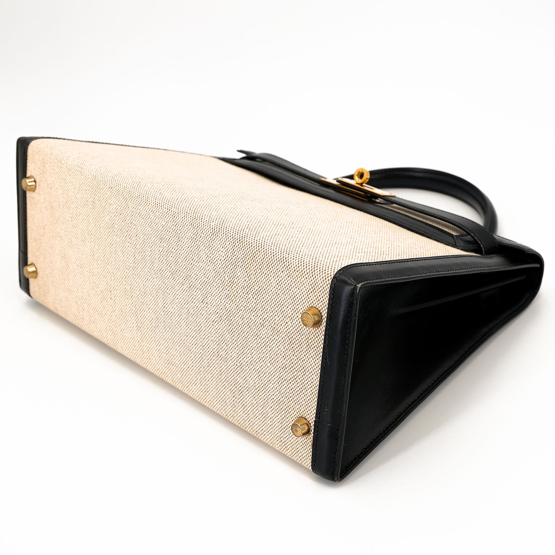 Very Good ( Rank A) HERMÈS Kelly 32 Sellier Noir (89) Toile H canvas Box-calf Gold hardware Circle Y (1995) - 11