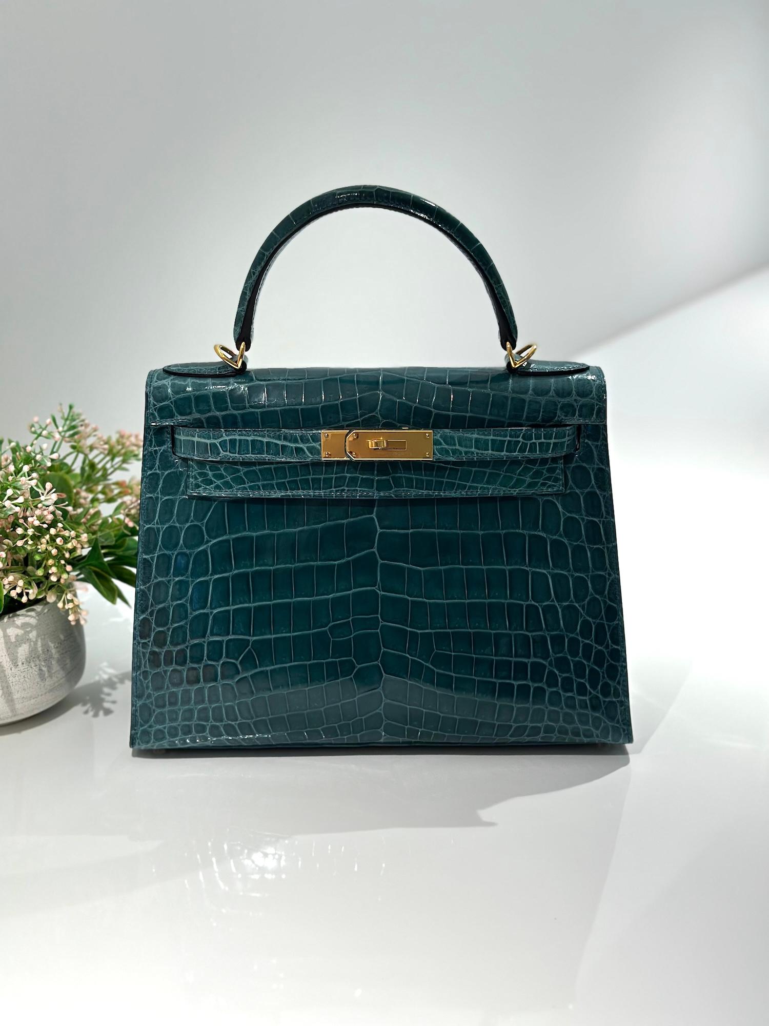 Excellent ( Rank SA ) HERMÈS Kelly 28 Sellier Colvert (1P) Shiny Niloticus Crocodile Gold hardware T (2015) - 3