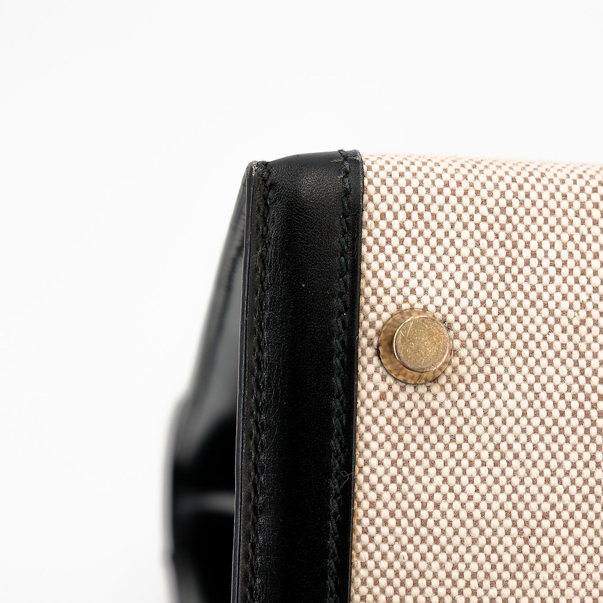Very Good ( Rank A) HERMÈS Kelly 32 Sellier Noir (89) Toile H canvas Box-calf Gold hardware Circle Y (1995) - 16