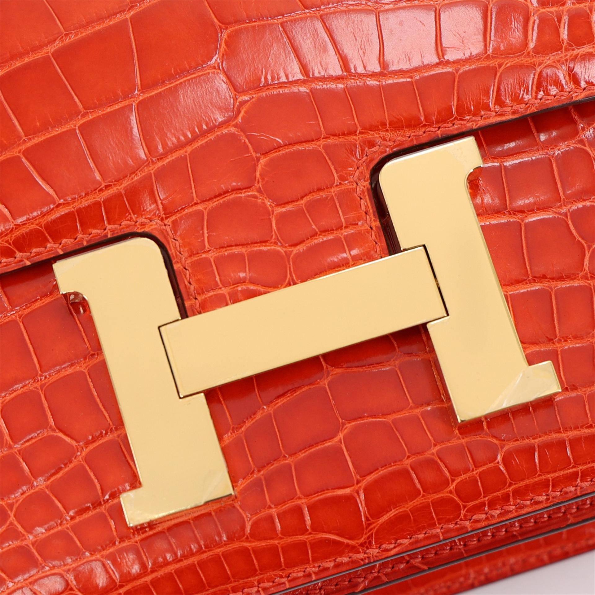 Very Good ( Rank A) HERMÈS Constance 24 Geranium (D5) Shiny Alligator Gold hardware X (2016) - 10