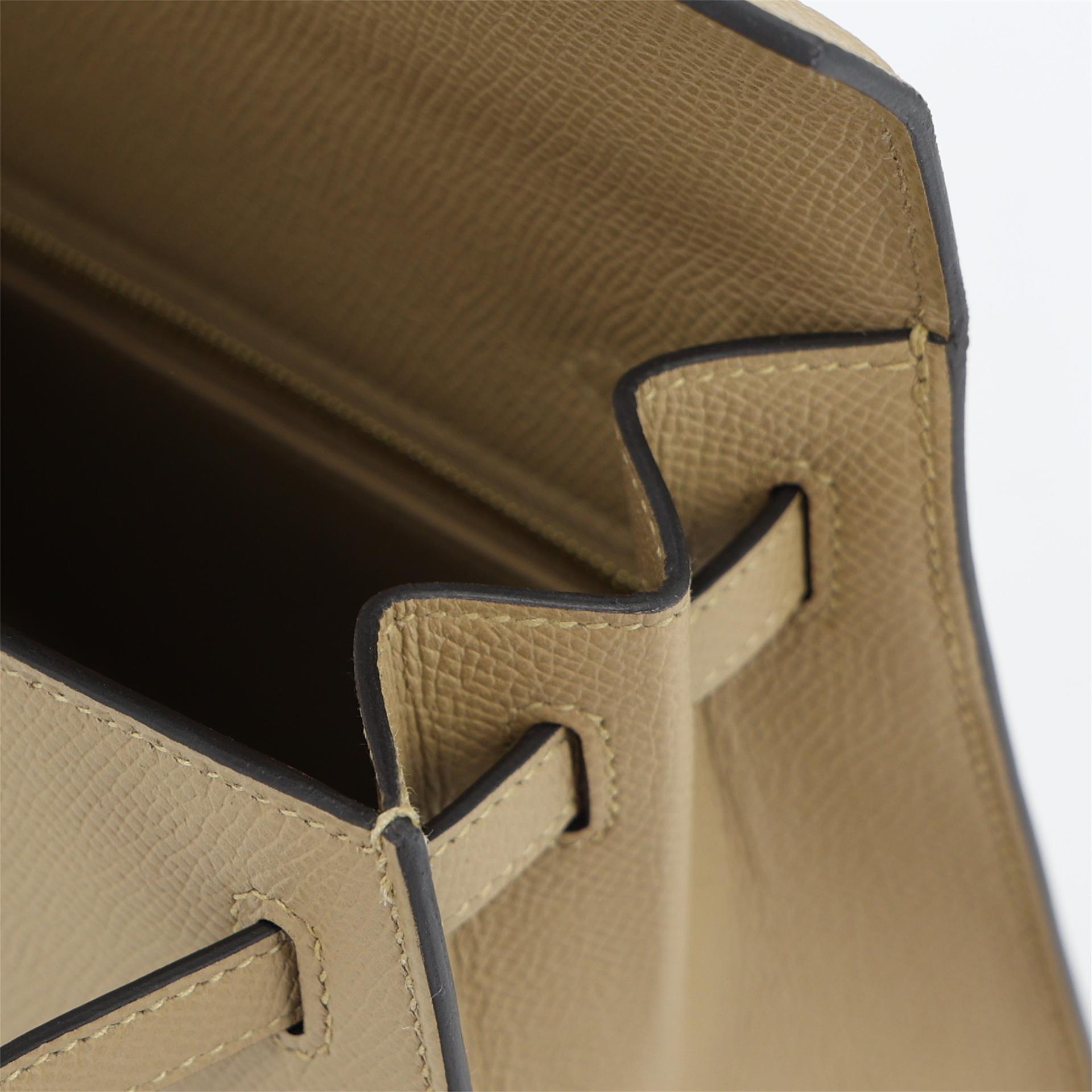 Brand New ( Rank N ) HERMÈS Kelly 25 Sellier Poussiere (1C) Epsom Permabrass hardware K (2025) - 15