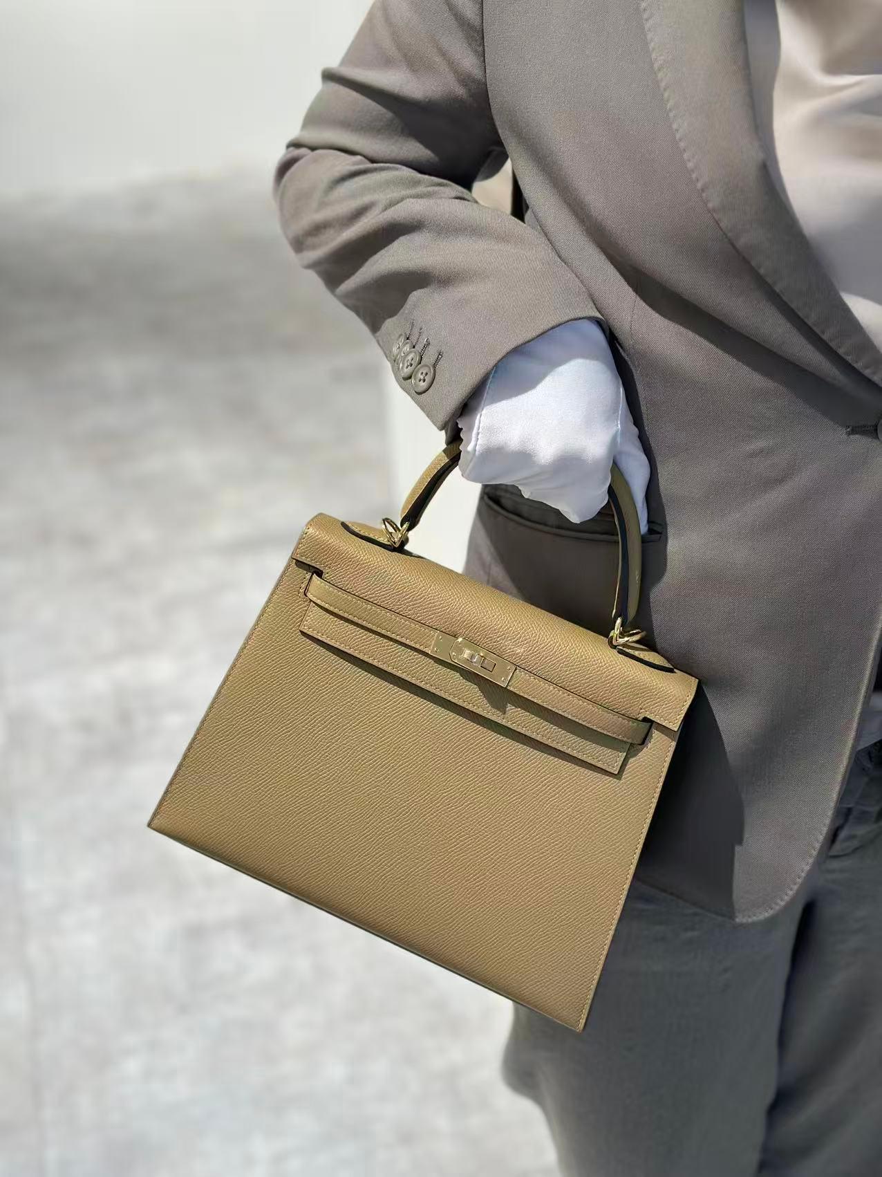Brand New ( Rank N ) HERMÈS Kelly 25 Sellier Poussiere (1C) Epsom Permabrass hardware K (2025) - 3
