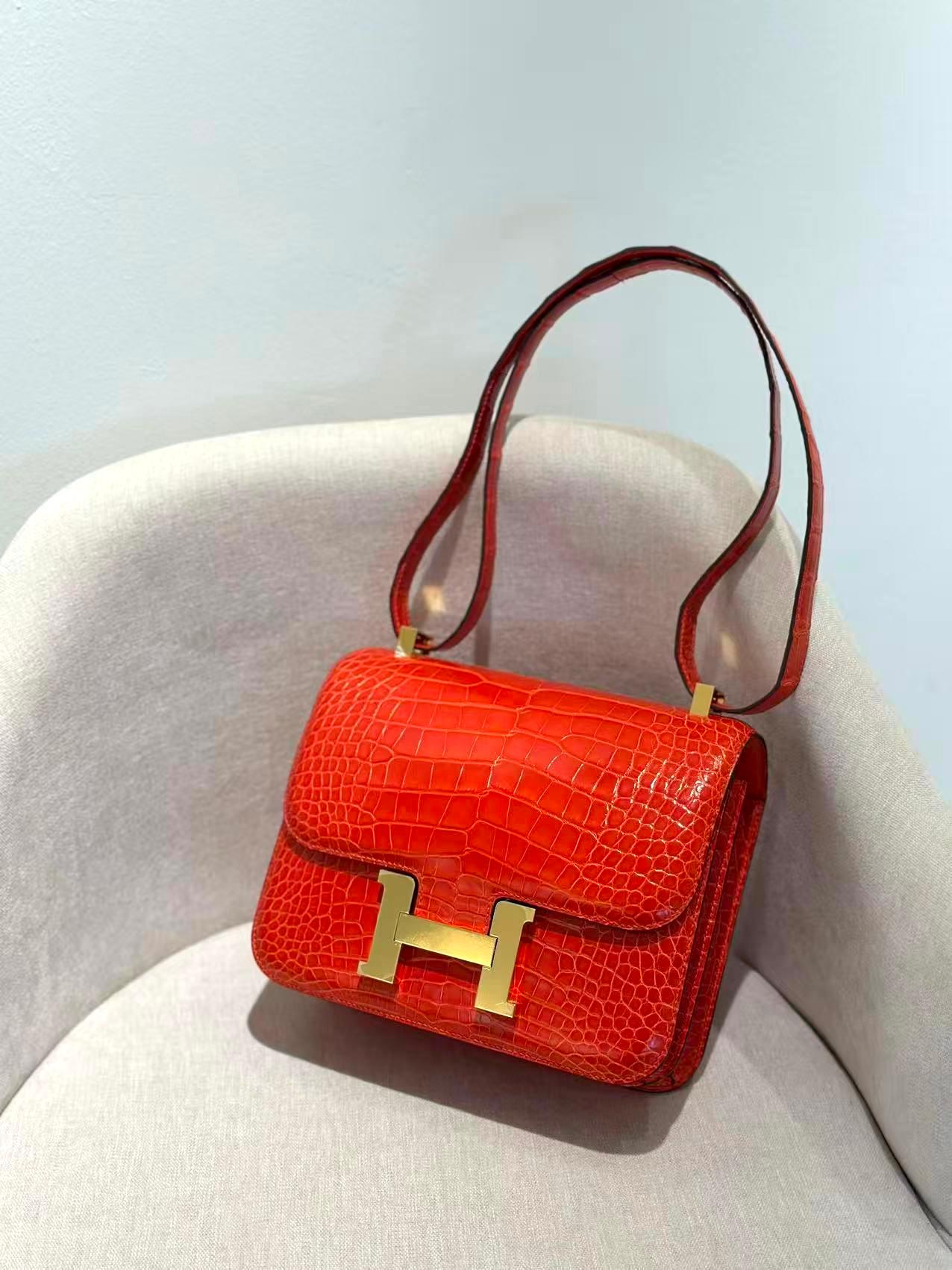 Very Good ( Rank A) HERMÈS Constance 24 Geranium (D5) Shiny Alligator Gold hardware X (2016) - 3
