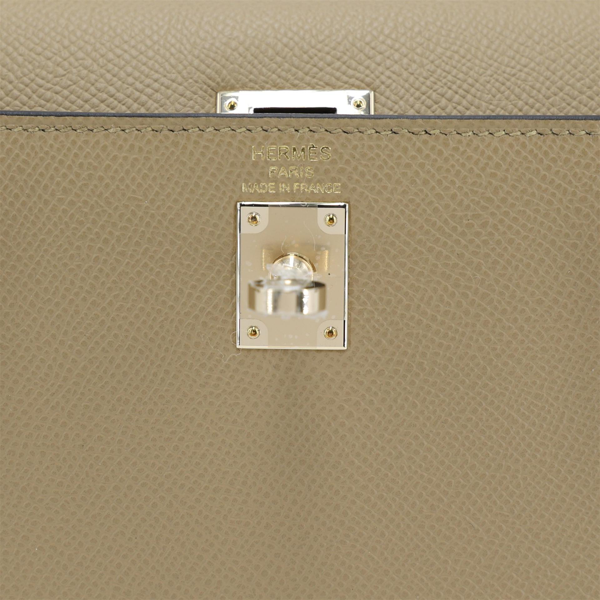 Brand New ( Rank N ) HERMÈS Kelly 25 Sellier Poussiere (1C) Epsom Permabrass hardware K (2025) - 12
