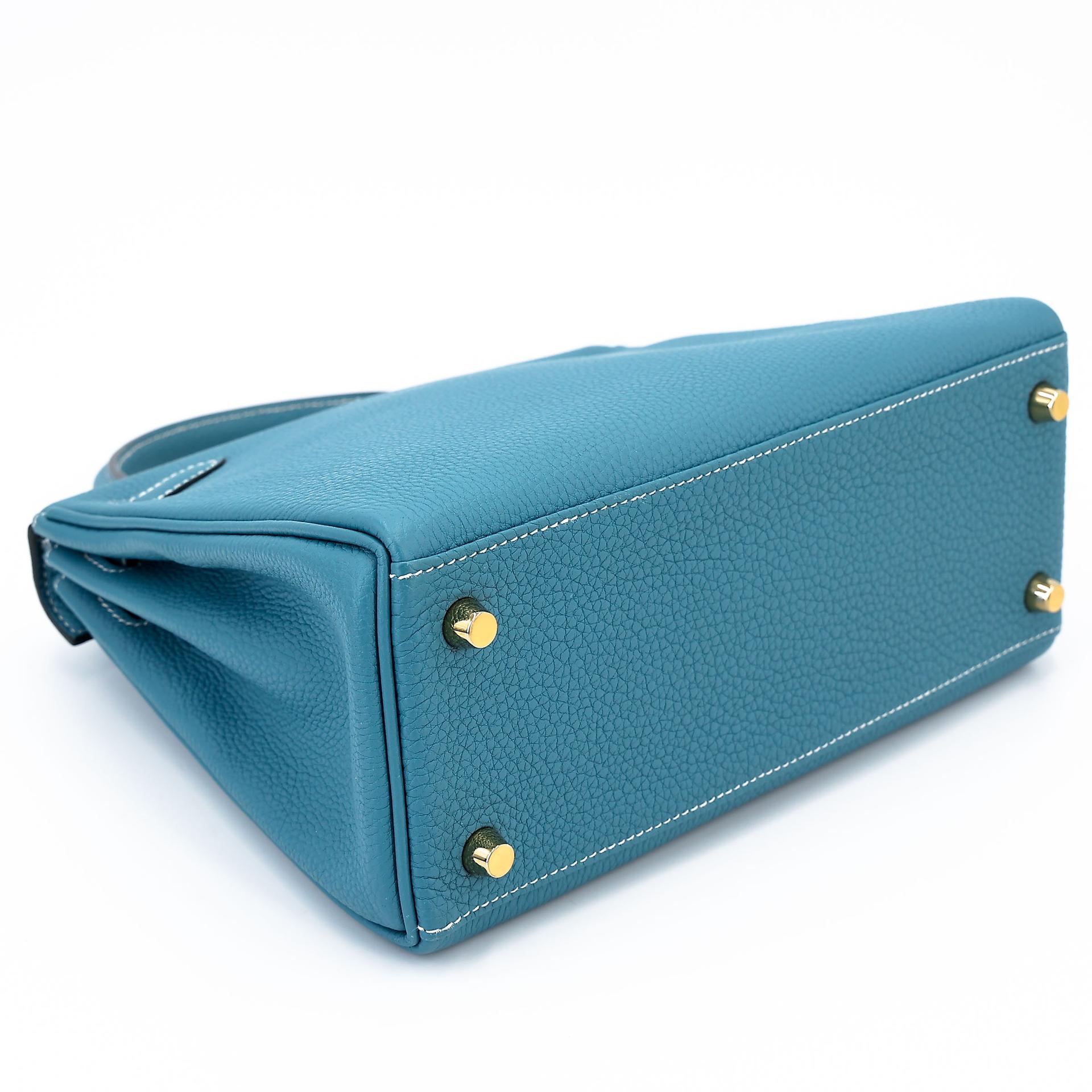 Very Good ( Rank A) HERMÈS Kelly 25 New Bleu Jean (D2) Togo Gold hardware B (2023) - 7