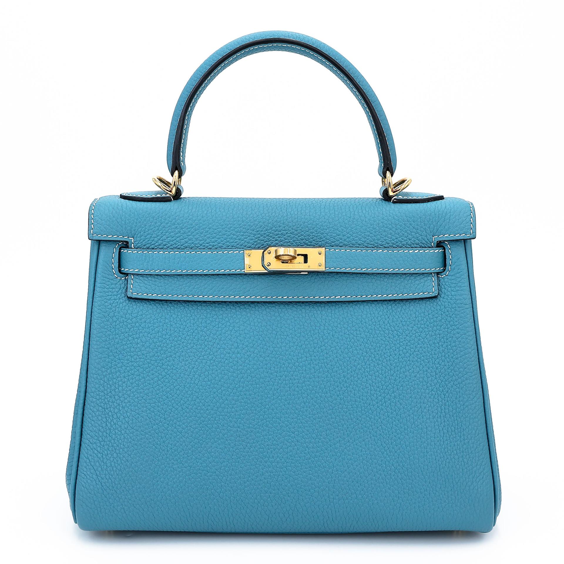 Very Good ( Rank A) HERMÈS Kelly 25 New Bleu Jean (D2) Togo Gold hardware B (2023) - 1