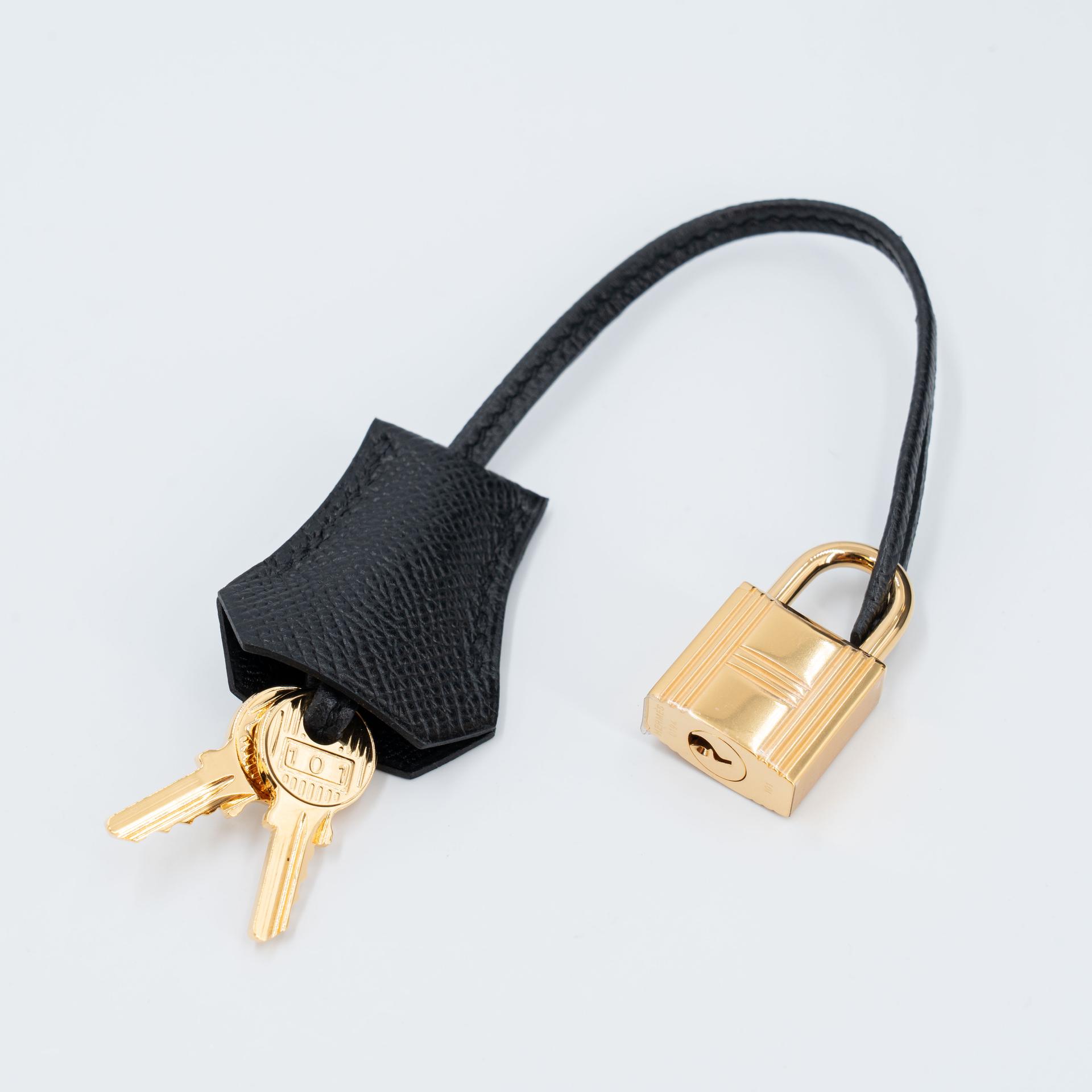 Unused ( Rank NS ) HERMÈS Kelly 28 Noir (89) Epsom Gold hardware Square R (2014) - 15