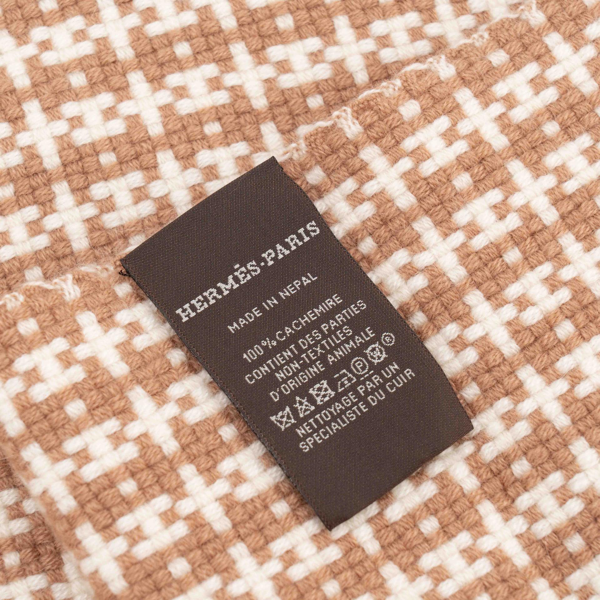 Brand New ( Rank N ) HERMÈS Graphique H scarf Brown Cashmere - 7