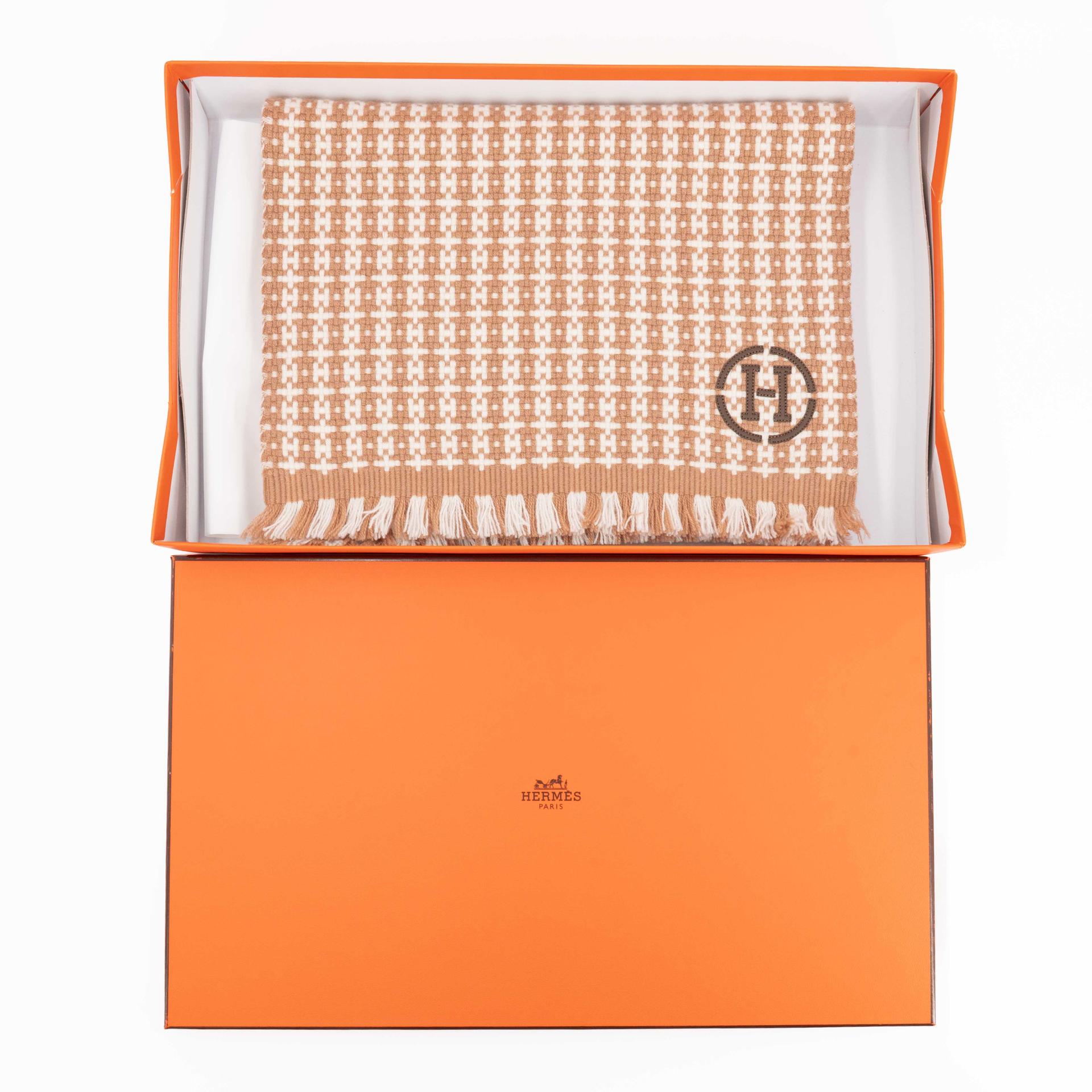 Brand New ( Rank N ) HERMÈS Graphique H scarf Brown Cashmere - 3