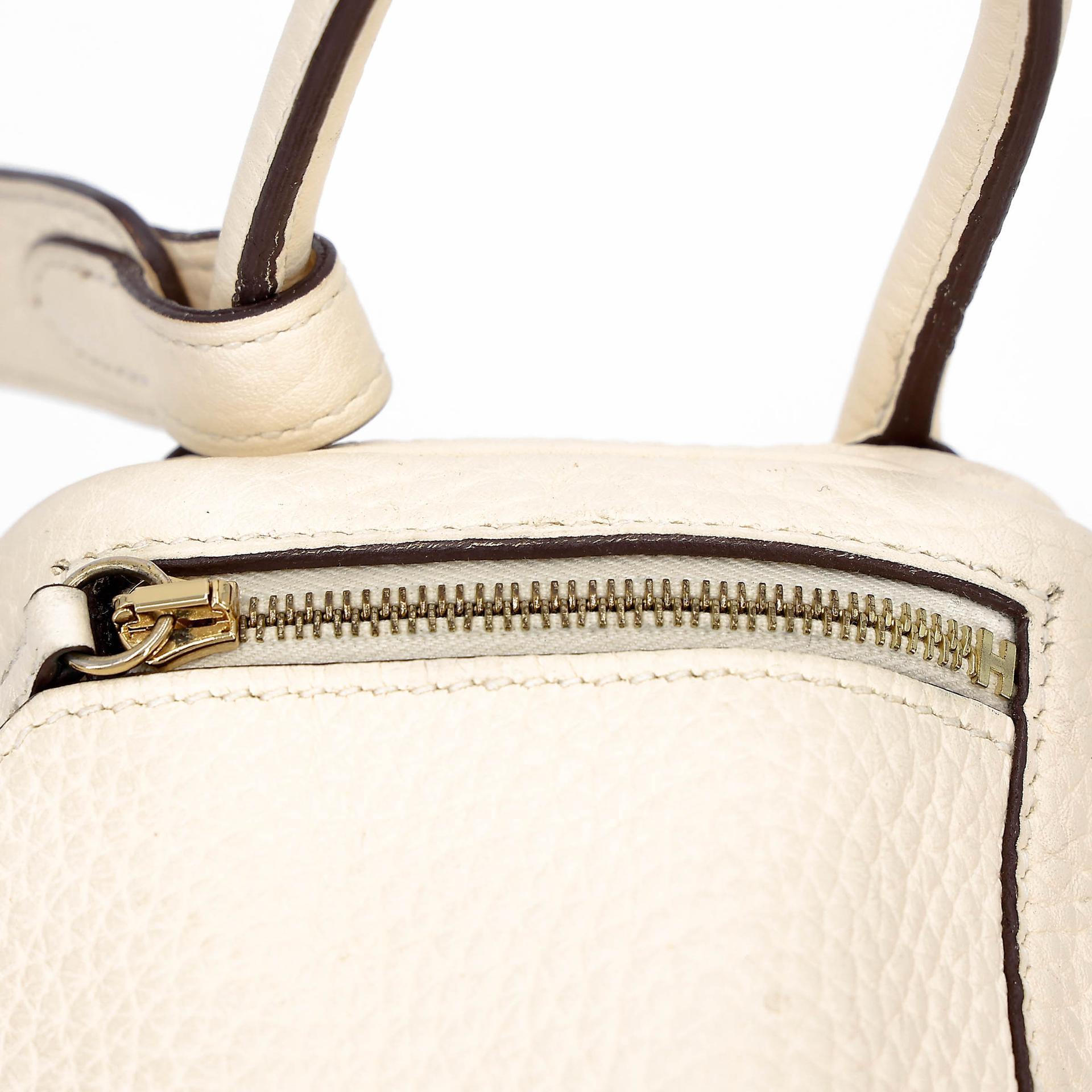 中古AB HERMÈS 愛馬仕 Mini Lindy I2 奶油白 Nata Clemence小牛皮 金扣 U刻 2022年 - 34