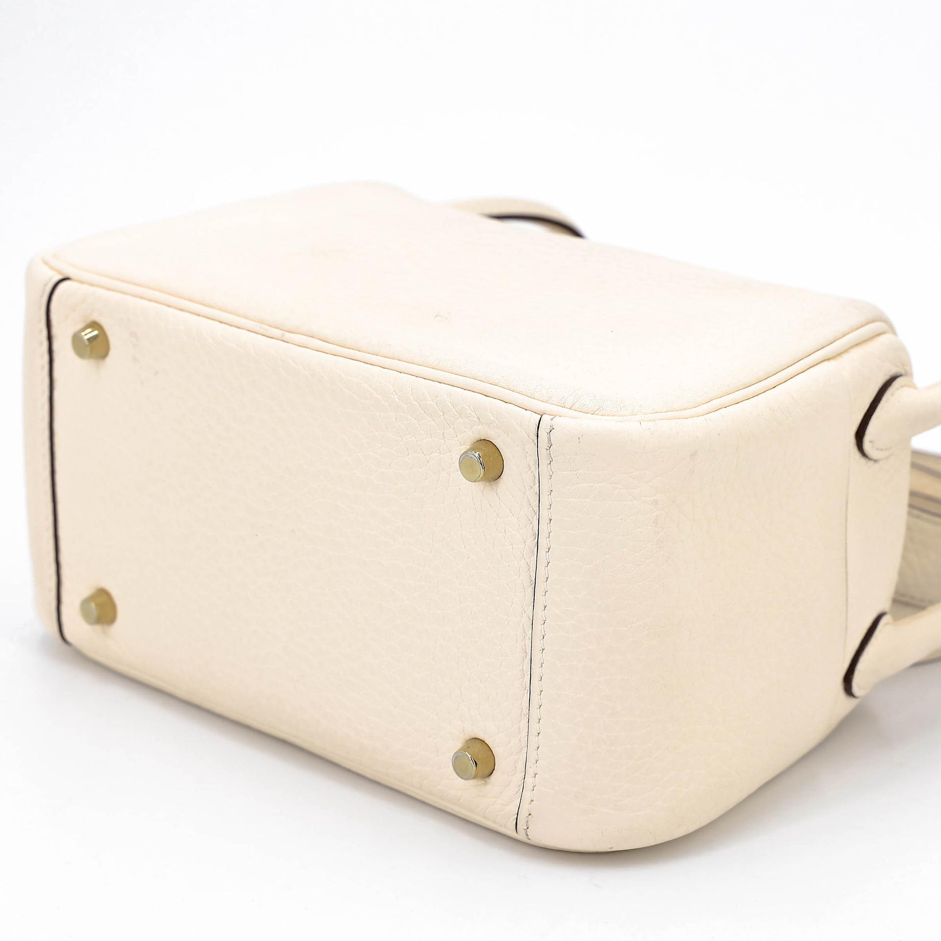 中古AB HERMÈS 愛馬仕 Mini Lindy I2 奶油白 Nata Clemence小牛皮 金扣 U刻 2022年 - 6