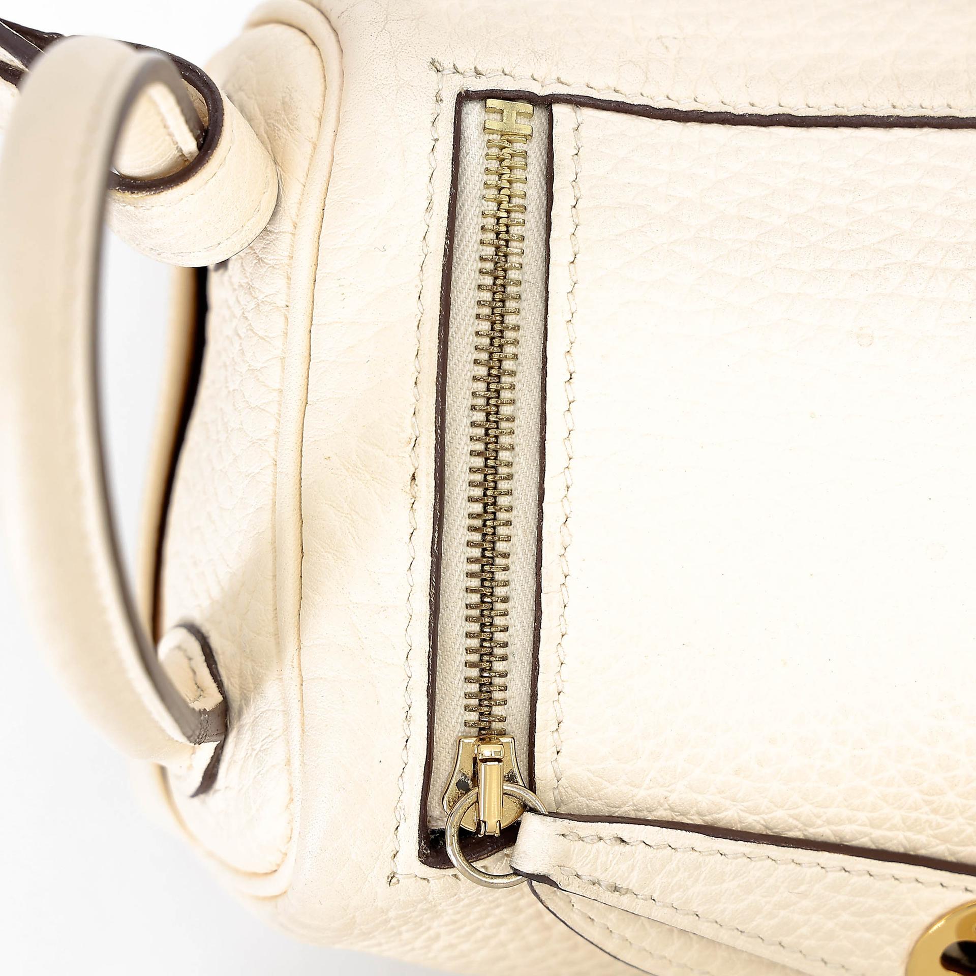 中古AB HERMÈS 愛馬仕 Mini Lindy I2 奶油白 Nata Clemence小牛皮 金扣 U刻 2022年 - 14