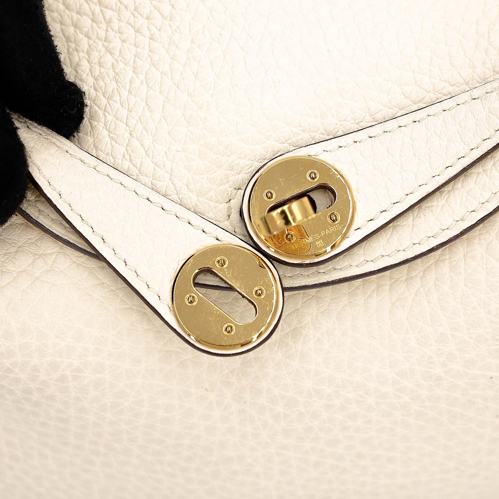 中古AB HERMÈS 愛馬仕 Mini Lindy I2 奶油白 Nata Clemence小牛皮 金扣 U刻 2022年 - 18