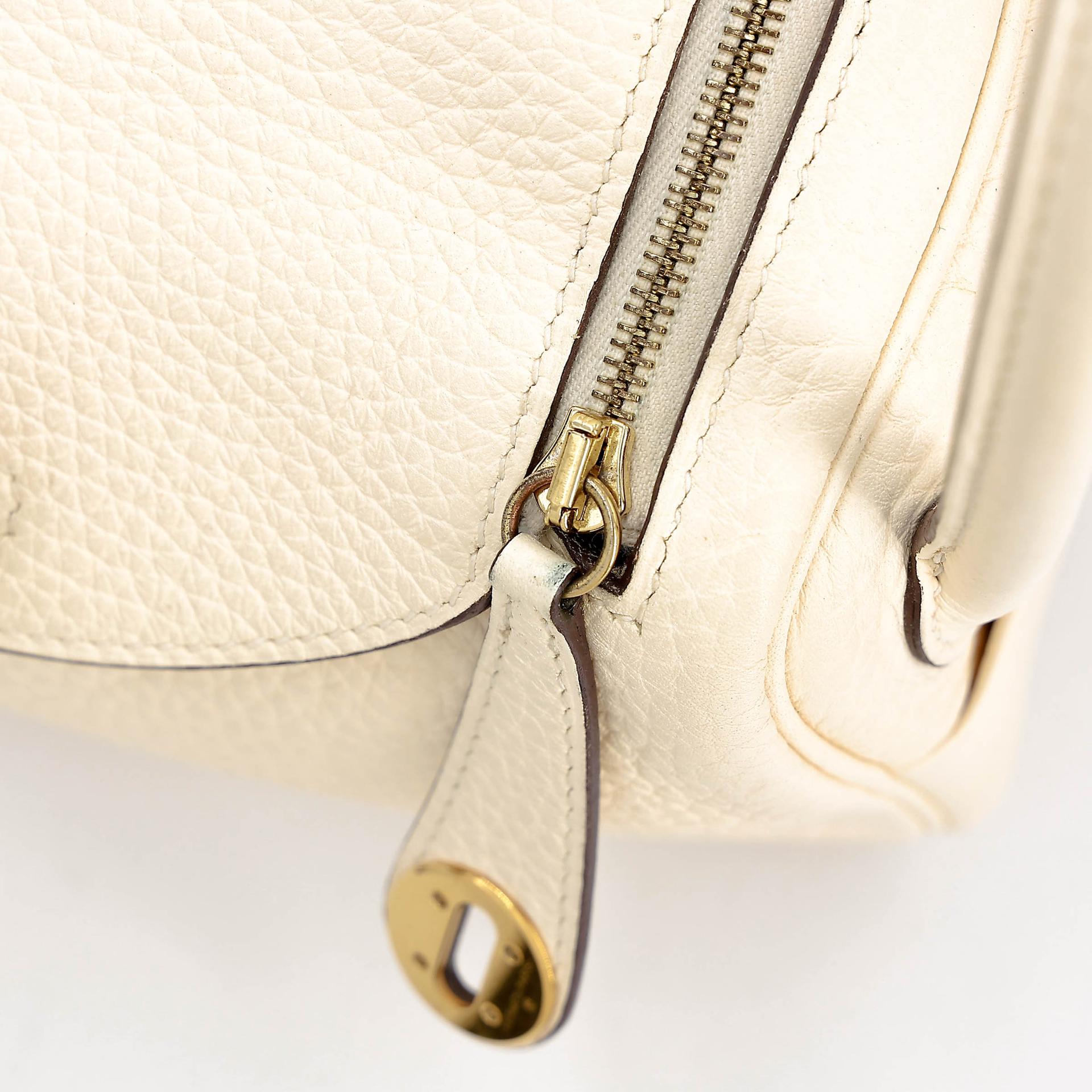中古AB HERMÈS 愛馬仕 Mini Lindy I2 奶油白 Nata Clemence小牛皮 金扣 U刻 2022年 - 15