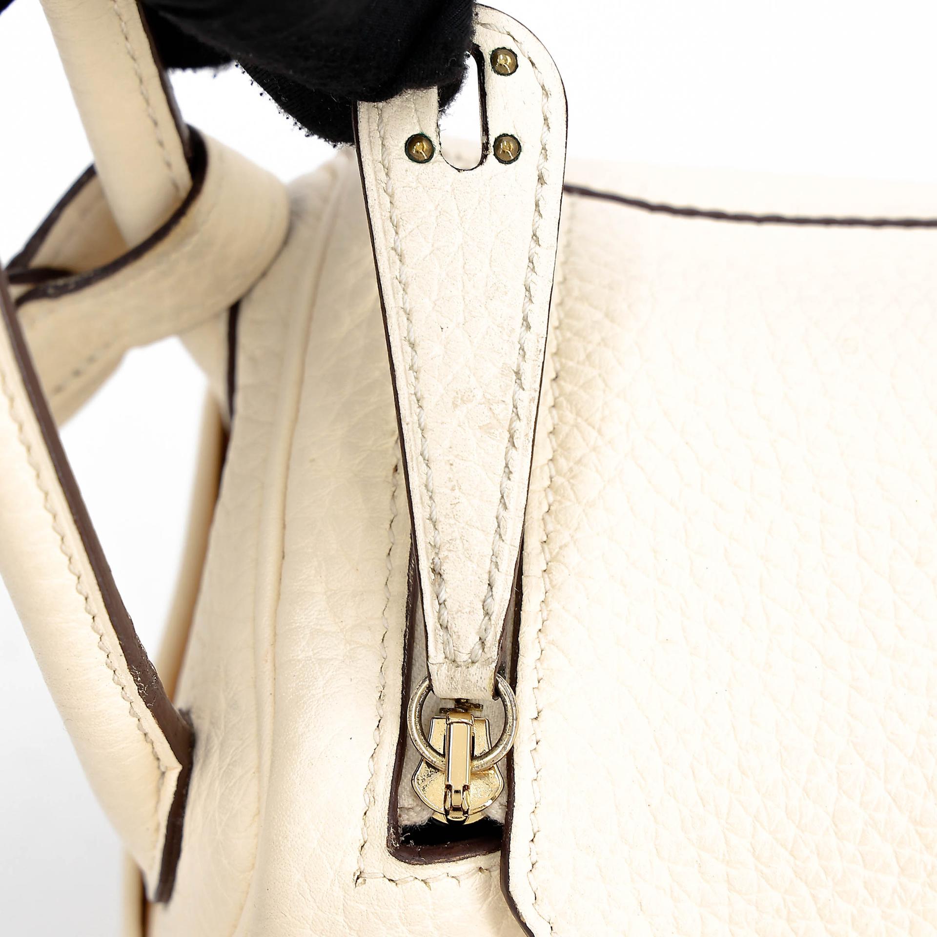 中古AB HERMÈS 愛馬仕 Mini Lindy I2 奶油白 Nata Clemence小牛皮 金扣 U刻 2022年 - 16