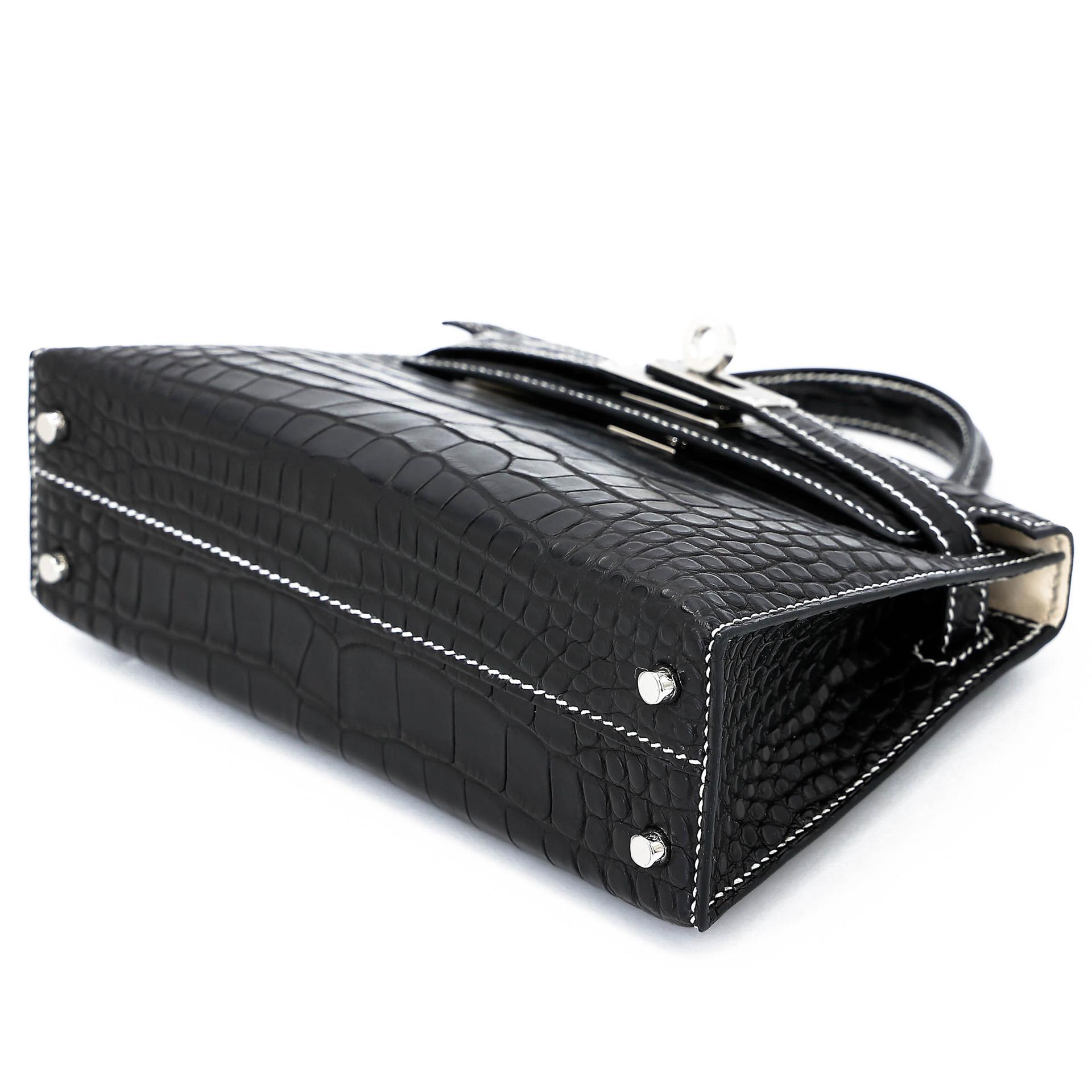 全新 HERMÈS 愛馬仕 馬蹄印定制 Mini Kelly 二代 HSS 89 黑色 Noir (Black) I2 奶油白 Nata □ 短吻鱷 霧面 銀扣 K刻 2025年 - 4