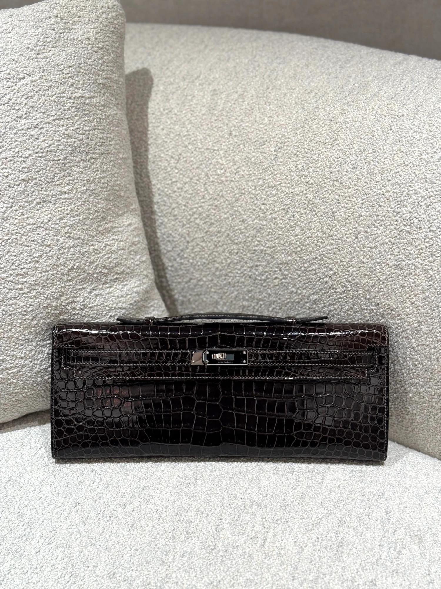 Very Good ( Rank A) HERMÈS Kelly Cut Graphite (88) Shiny Porosus Crocodile Palladium hardware Square R (2014) - 3