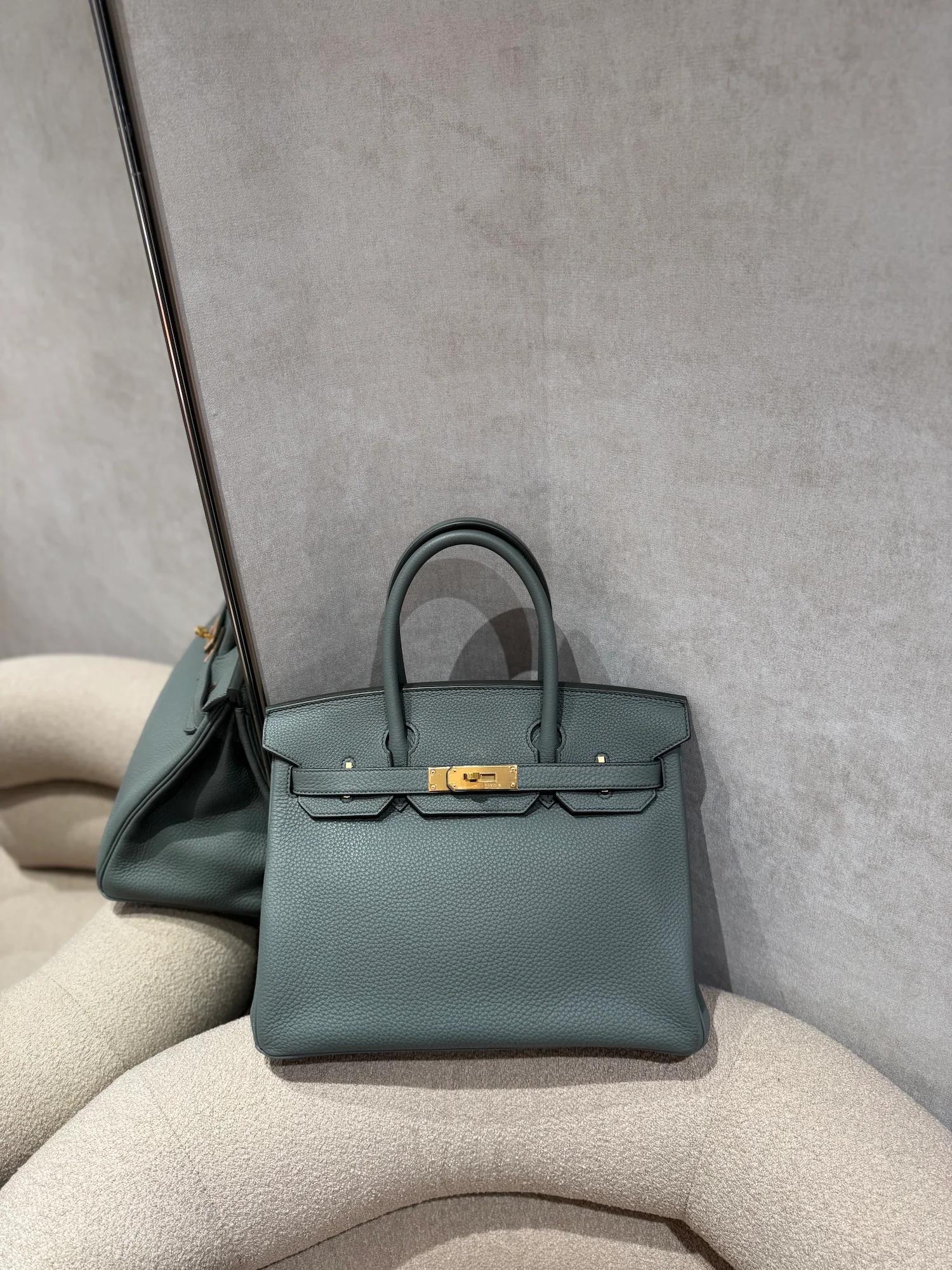Very Good ( Rank A) HERMÈS Birkin 30 Vert Amande (63) Togo Gold hardware D (2019) - 3