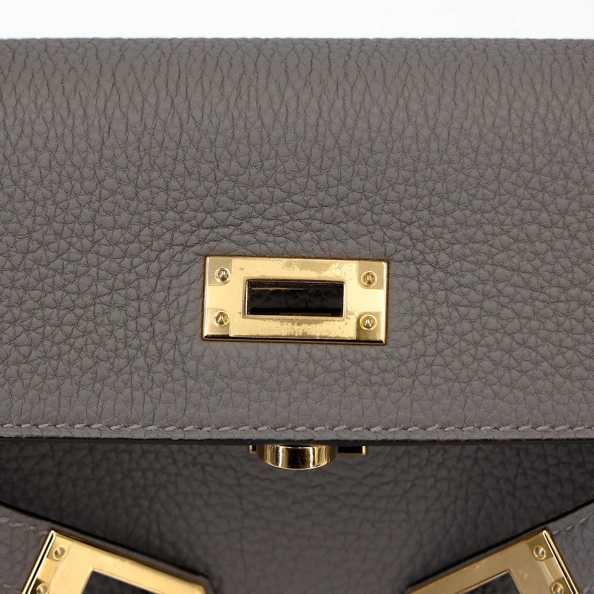 Excellent ( Rank SA ) HERMÈS Kelly 25 Gris Meyer (0L) Togo Gold hardware B (2023) - 10