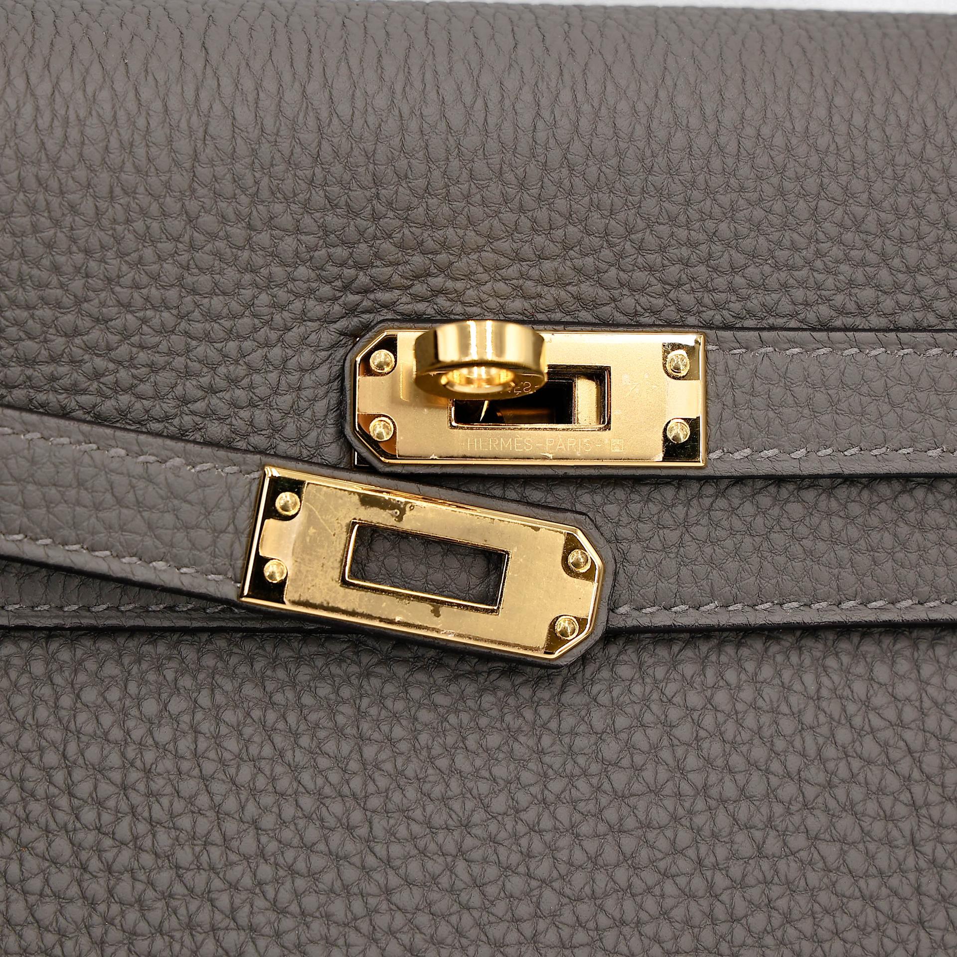 Excellent ( Rank SA ) HERMÈS Kelly 25 Gris Meyer (0L) Togo Gold hardware B (2023) - 8