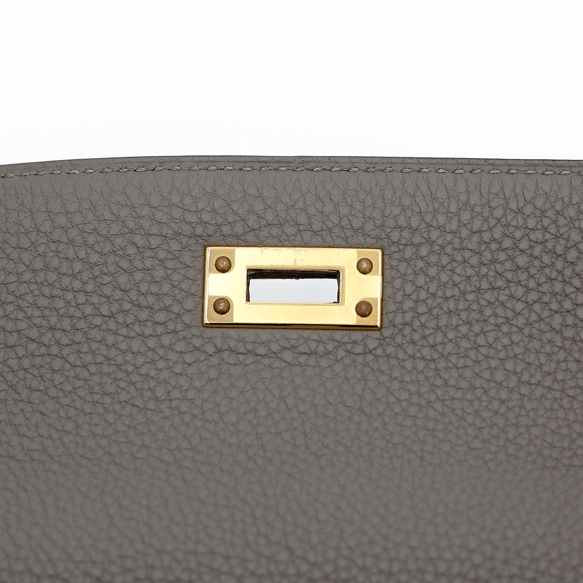 Excellent ( Rank SA ) HERMÈS Kelly 25 Gris Meyer (0L) Togo Gold hardware B (2023) - 11