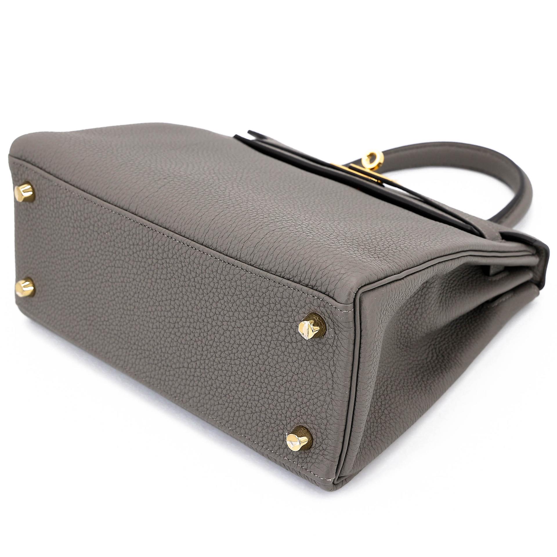 Excellent ( Rank SA ) HERMÈS Kelly 25 Gris Meyer (0L) Togo Gold hardware B (2023) - 4