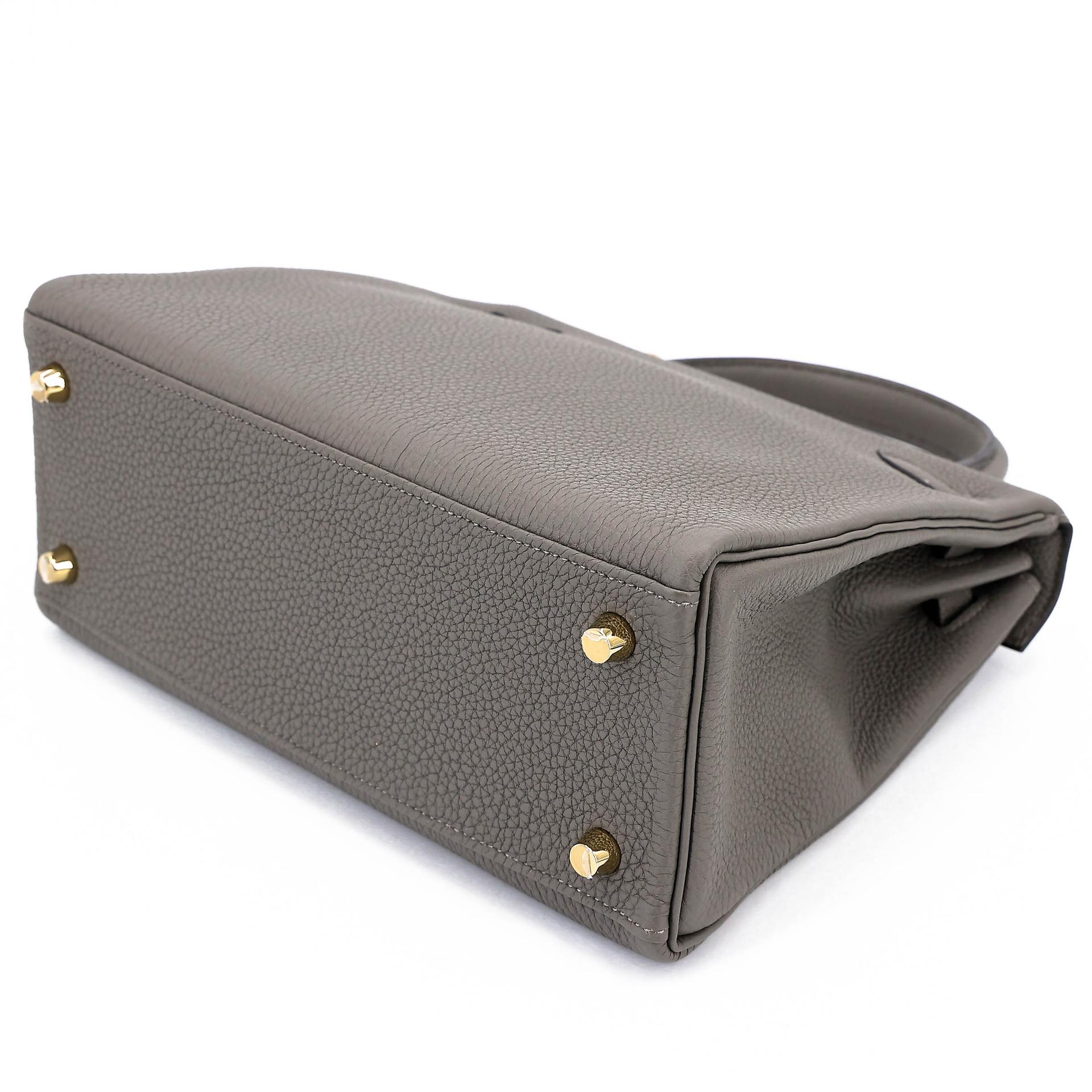 Excellent ( Rank SA ) HERMÈS Kelly 25 Gris Meyer (0L) Togo Gold hardware B (2023) - 6