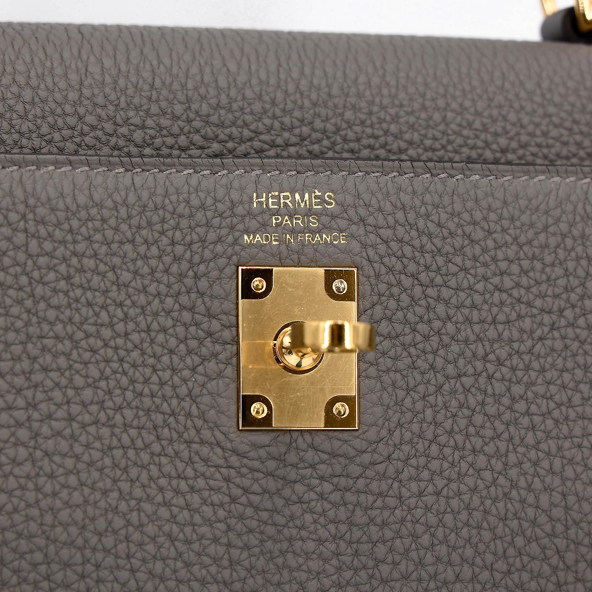 Excellent ( Rank SA ) HERMÈS Kelly 25 Gris Meyer (0L) Togo Gold hardware B (2023) - 13