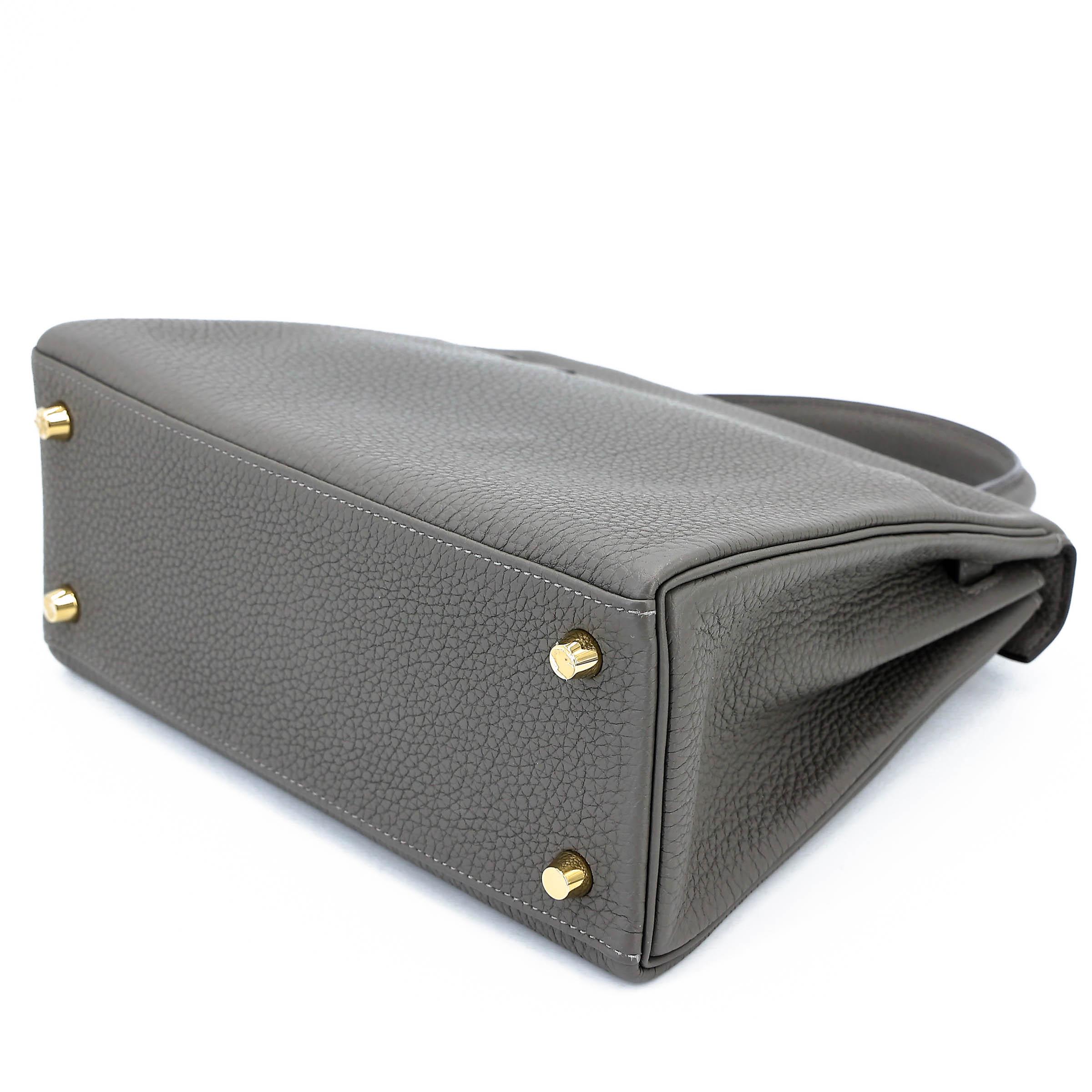 Very Good ( Rank A) HERMÈS Kelly 25 Gris Meyer (0L) Togo Gold hardware U (2022) - 6