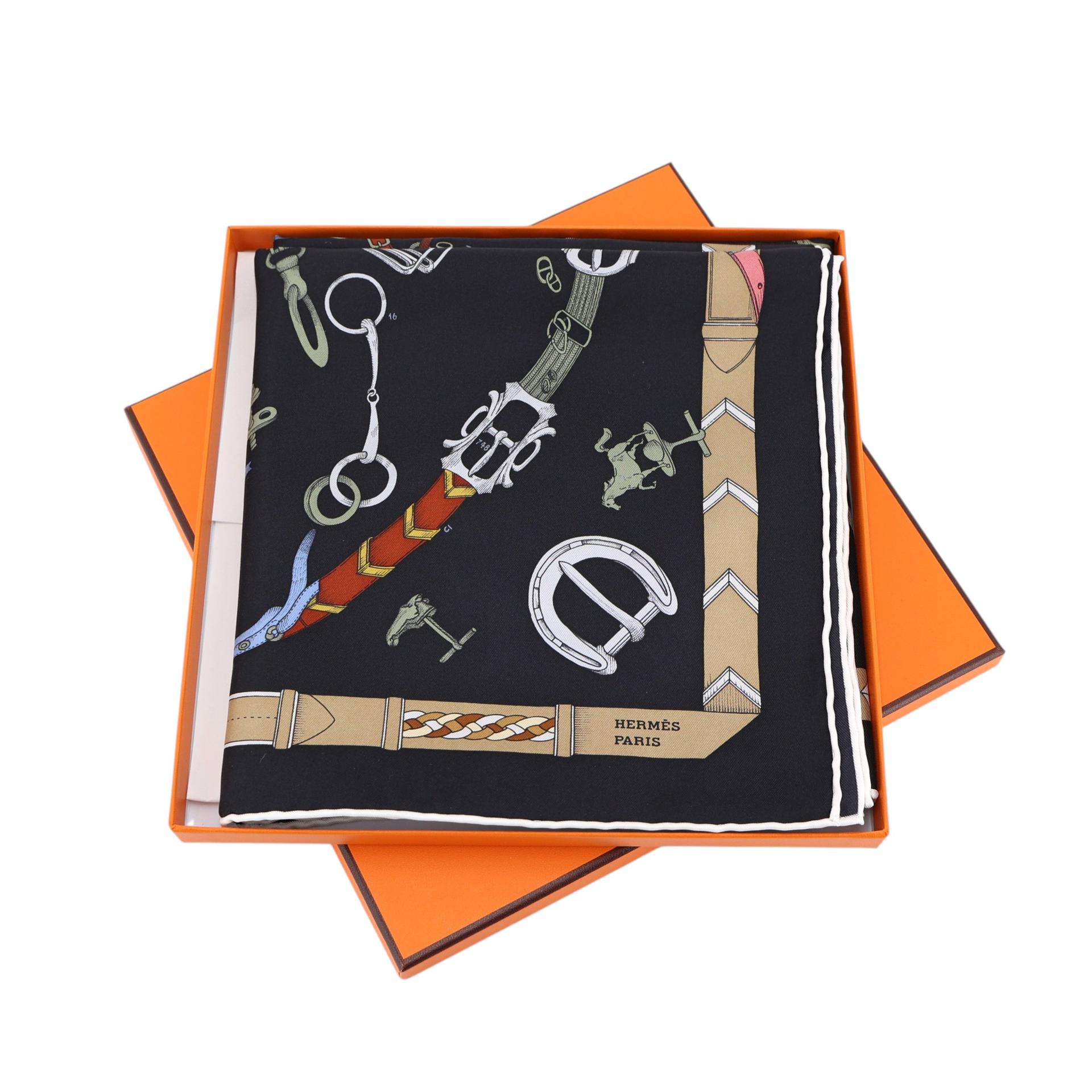 Carre 90 scarf Les Chevaux Dechaines Black Green | GINZA XIAOMA
