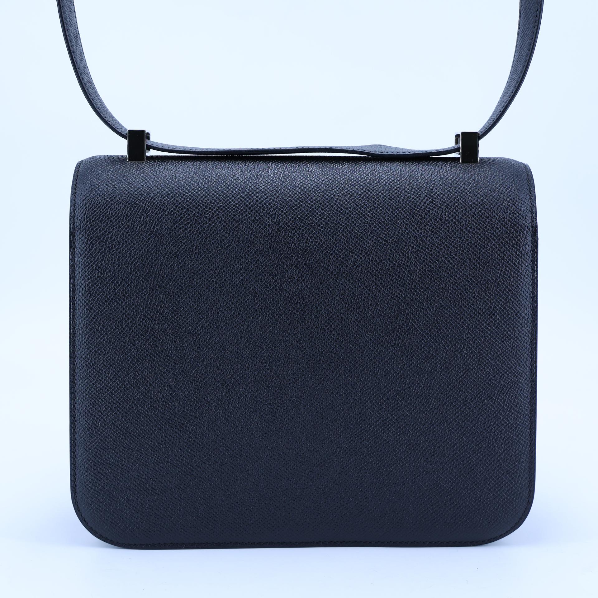 Constance 24 Noir (89)