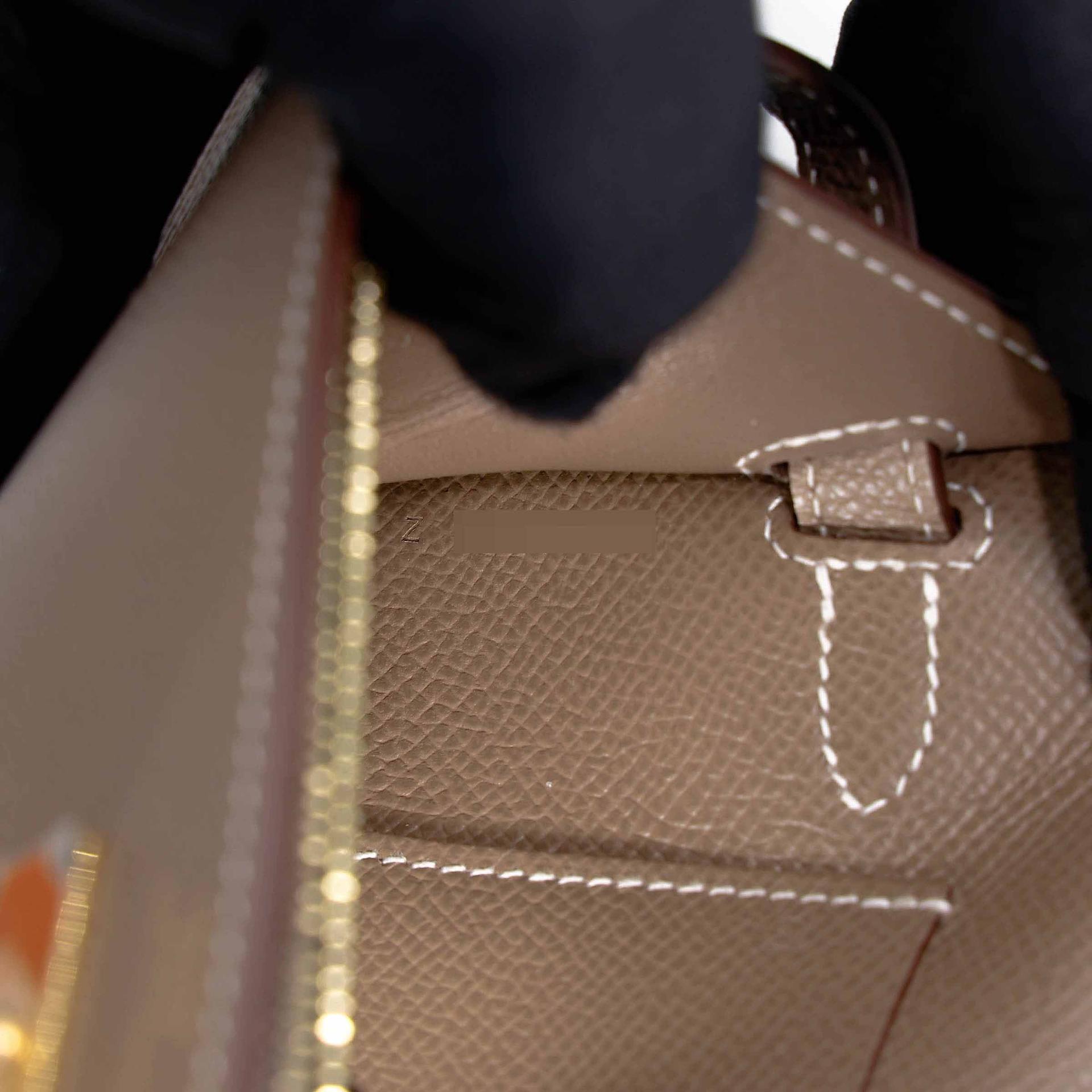 未使用保存品 HERMÈS 愛馬仕 Kelly To Go 錢包 18 大象灰 Etoupe Epsom皮 金扣 Z刻 2021年 - 15