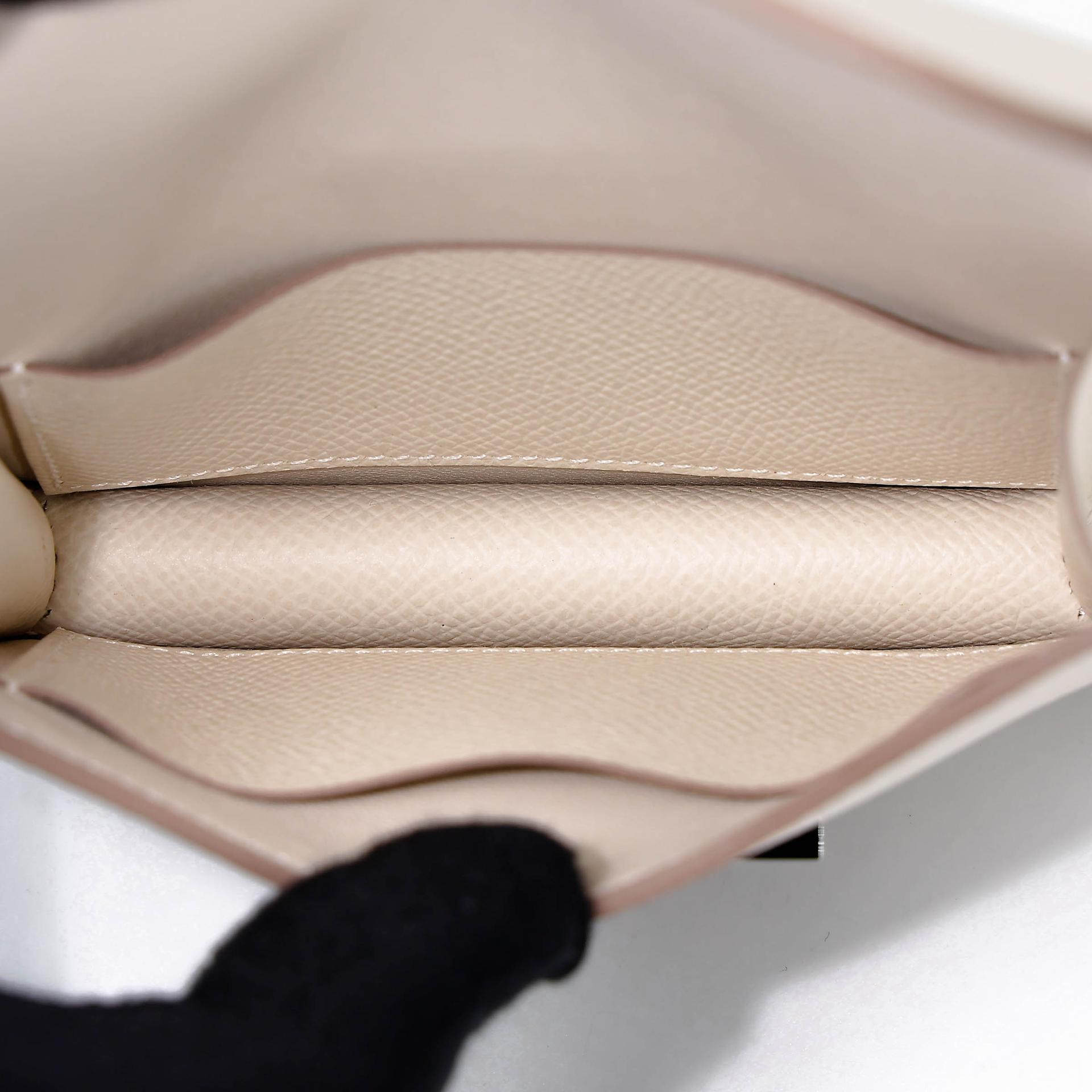 全新 HERMÈS 爱马仕 Constance Slim 钱包 10 奶昔白 Craie Epsom皮 银扣 K刻 2025年 - 16